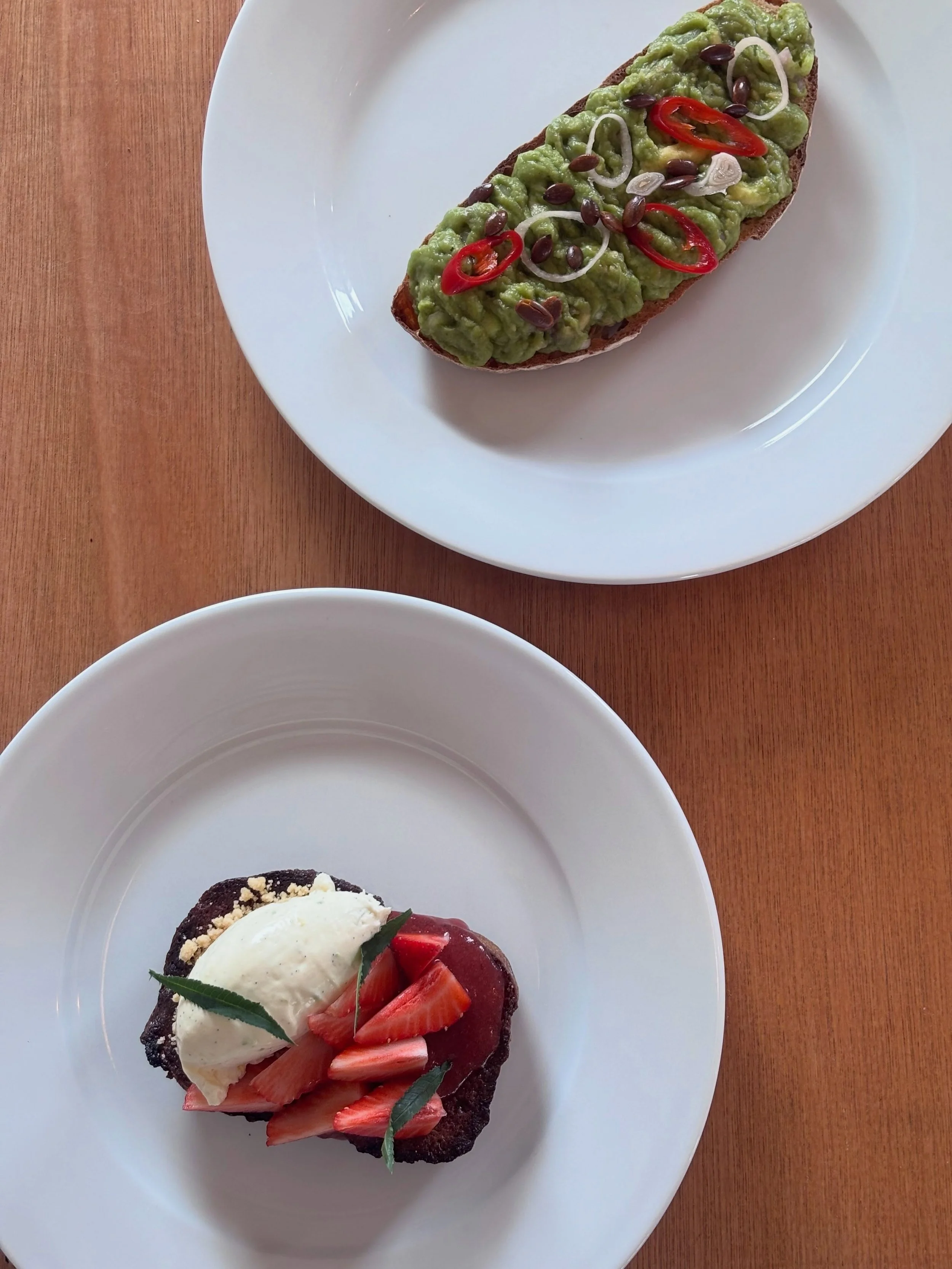 We are now serving brunch Monday and Tuesday! Join us between 12pm and 3pm for your favourite brunch classics 🥐