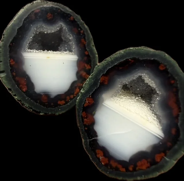 Tabasco Geode Sliced in Half 

Tabasco Geodes are among the smallest and most uniquely colored geodes in the world. Generally mined in the Zacatecas region of Mexico, these tiny treasures are highly prized by collectors and jewelry makers for their b