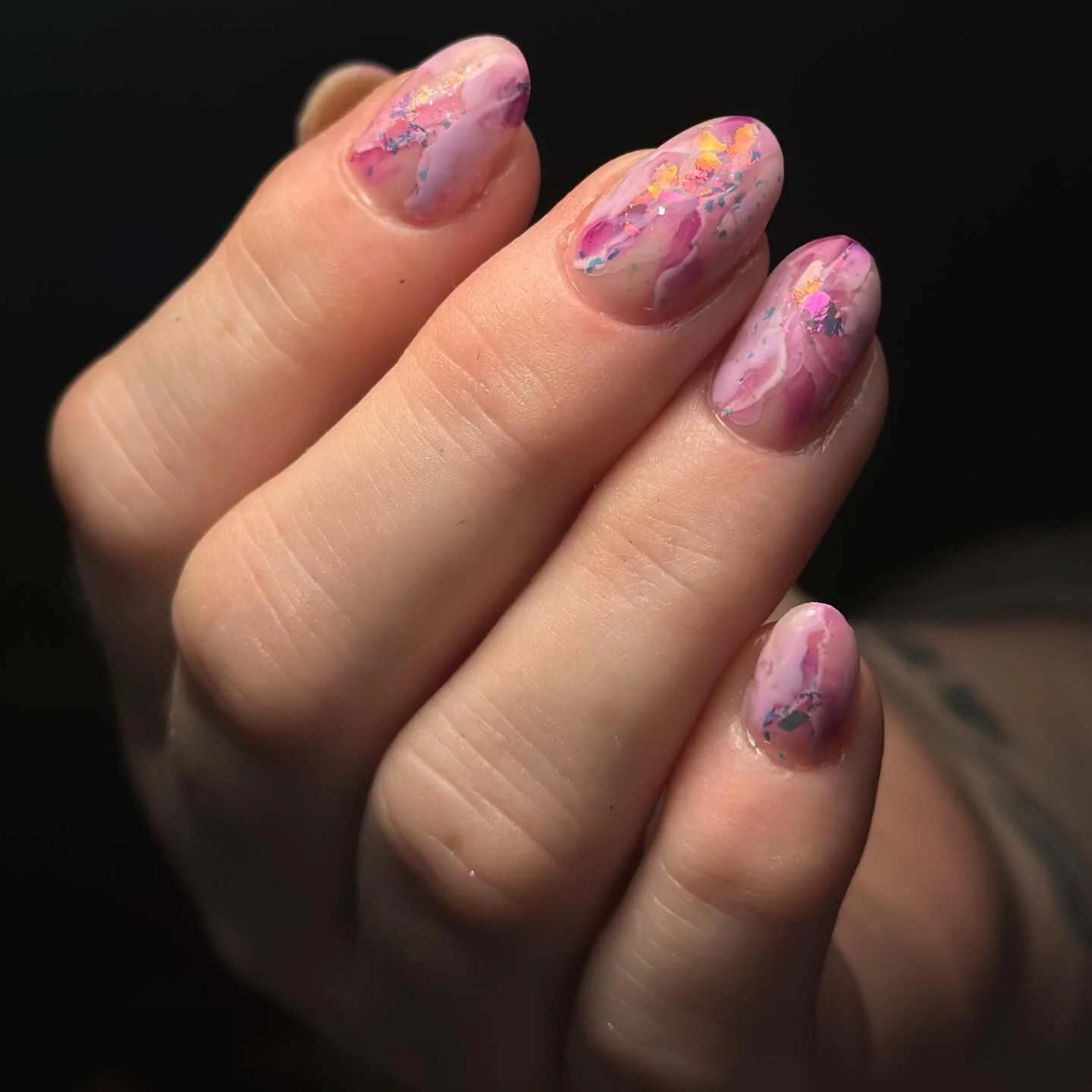 Yes yes yes, I&rsquo;m in my marbley sparkly era now !!! ✨💫

Prep | @nibovi_official 
Gel | @nailcraft_official 
Inks &amp; flakes | @nails_luxeofficial 

nails | marble nails | nail art | sparkly nails | marble effect nails | nail art inspo | nail 