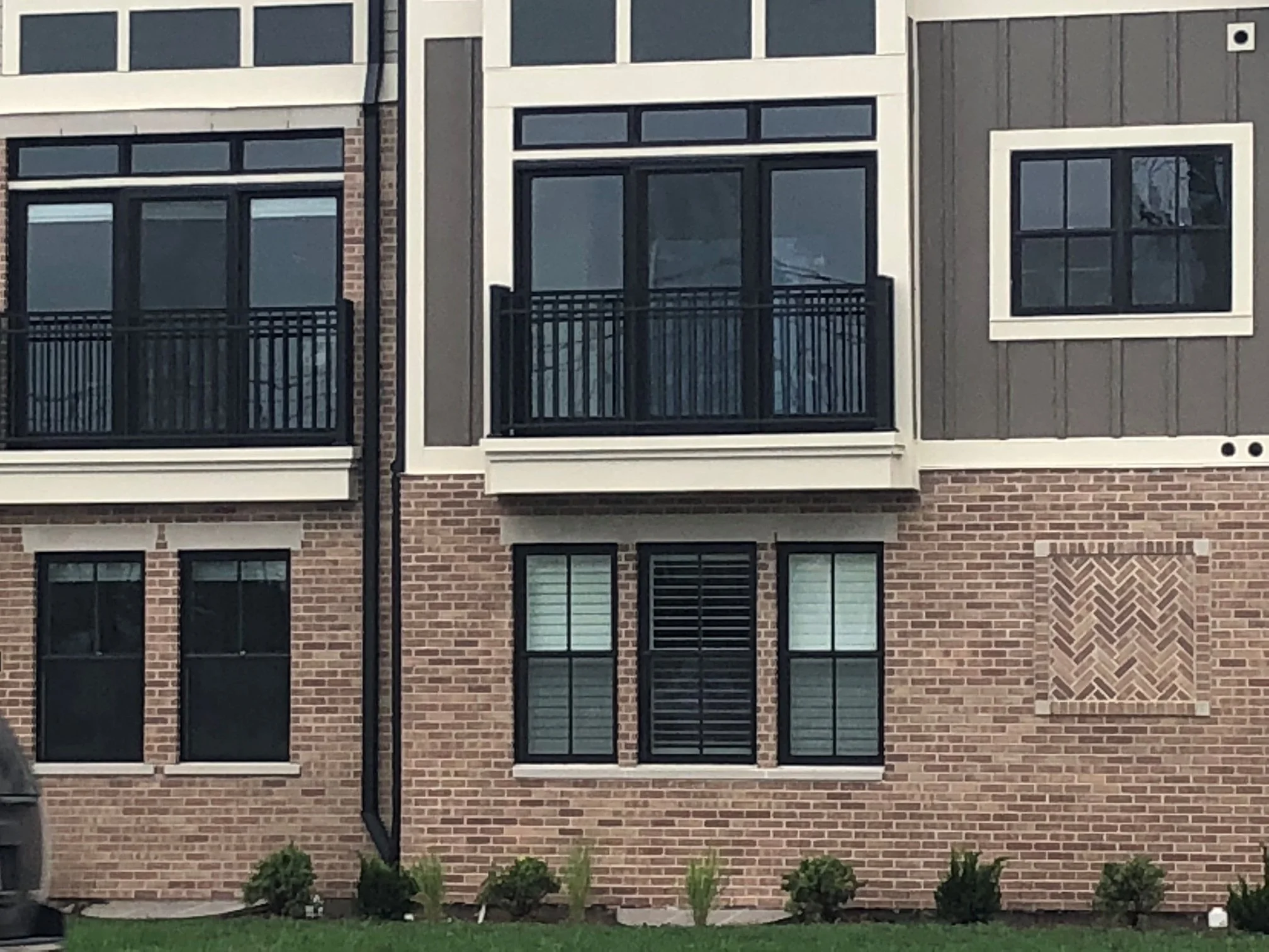 Repetitive Residential Balcony Railing System fabricated for Multi-Unit Townhome Construction.