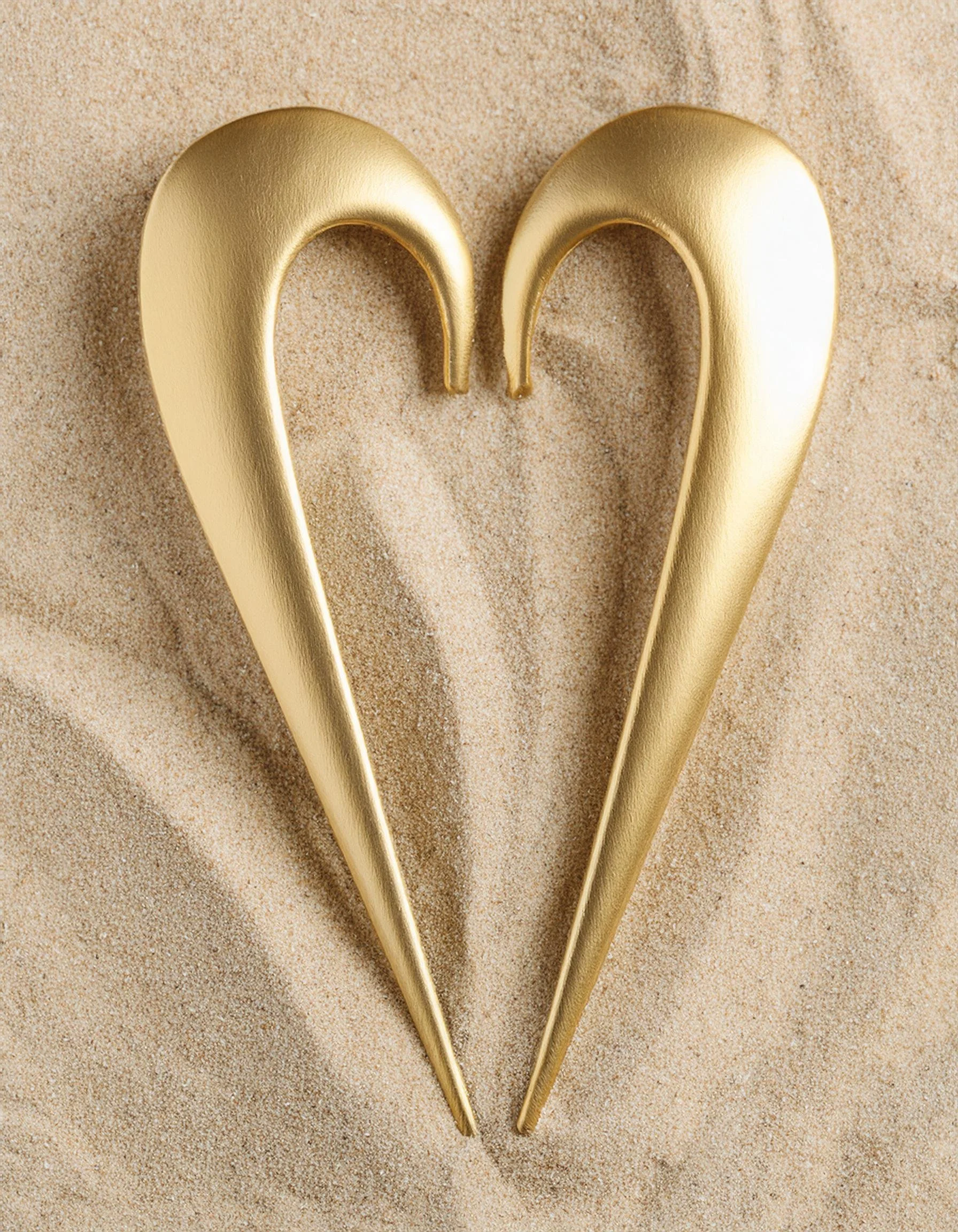 Firefly golden metallic shape in sand 18610.jpg