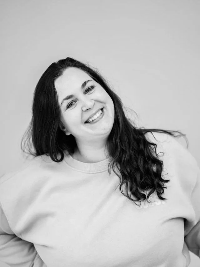 Hoi! 👋🏼 Wat leuk dat je hier bent 🤍 

Even voorstellen&hellip; 💭 
Dit ben ik &mdash; die naar je lacht. 

Eline, 30 jaar en uit Rotterdam. Mama van een eeneiige tweeling van bijna 2 jaar. 
Twee jongens die mijn leven &eacute;n mijn kijk erop comp