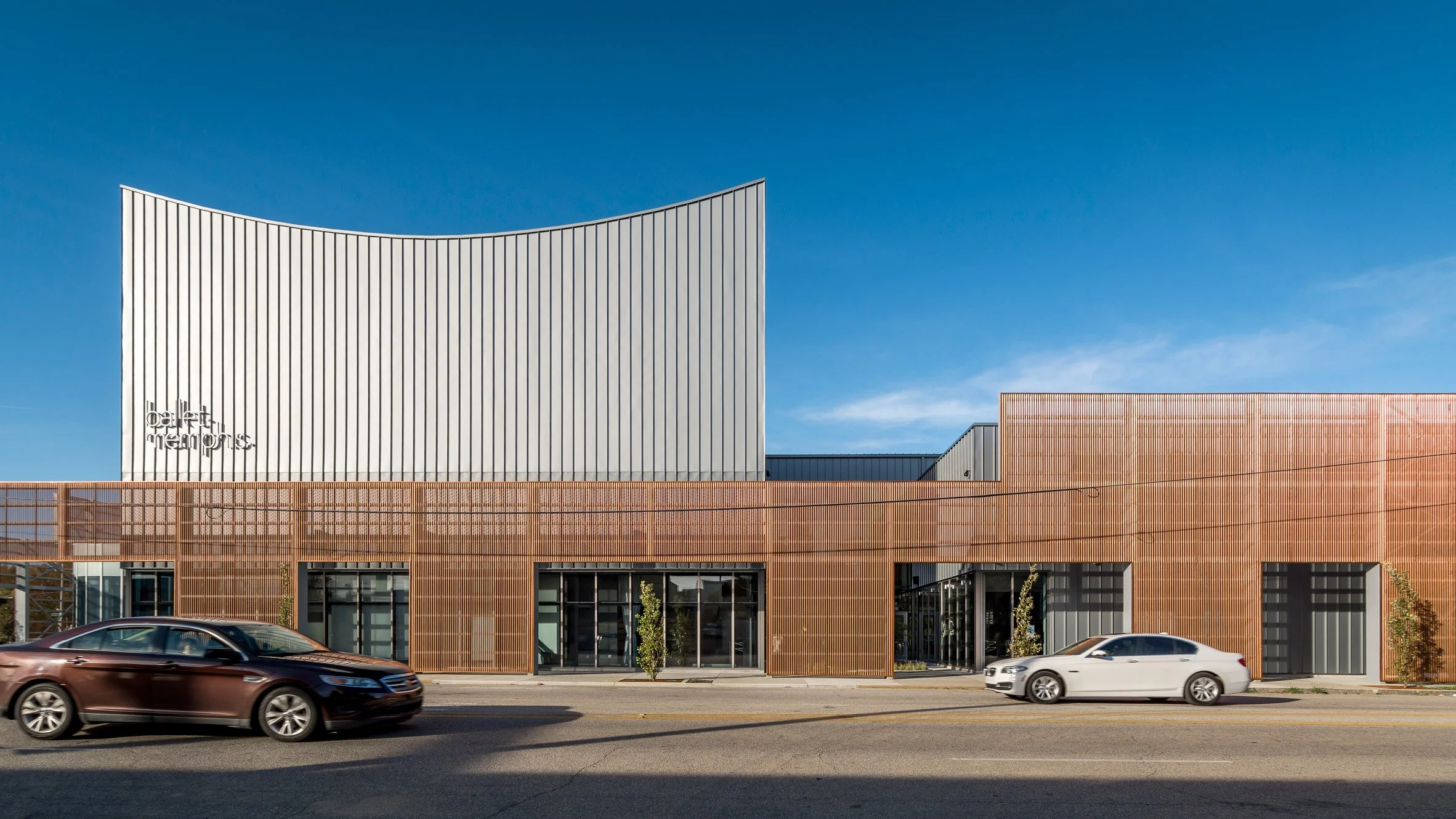 Copper screen stretches across front of Memphis ballet school by Archimania