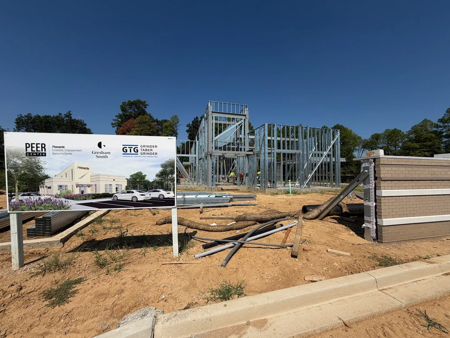 SIGN SIGHTING 👀🏗️

Pinnacle Bank's newest location is starting to take shape! With framing going up and crews hard at work, there&rsquo;s plenty of progress to see on site.

Keep an eye out for more GTG signs around town and see what we&rsquo;re bu