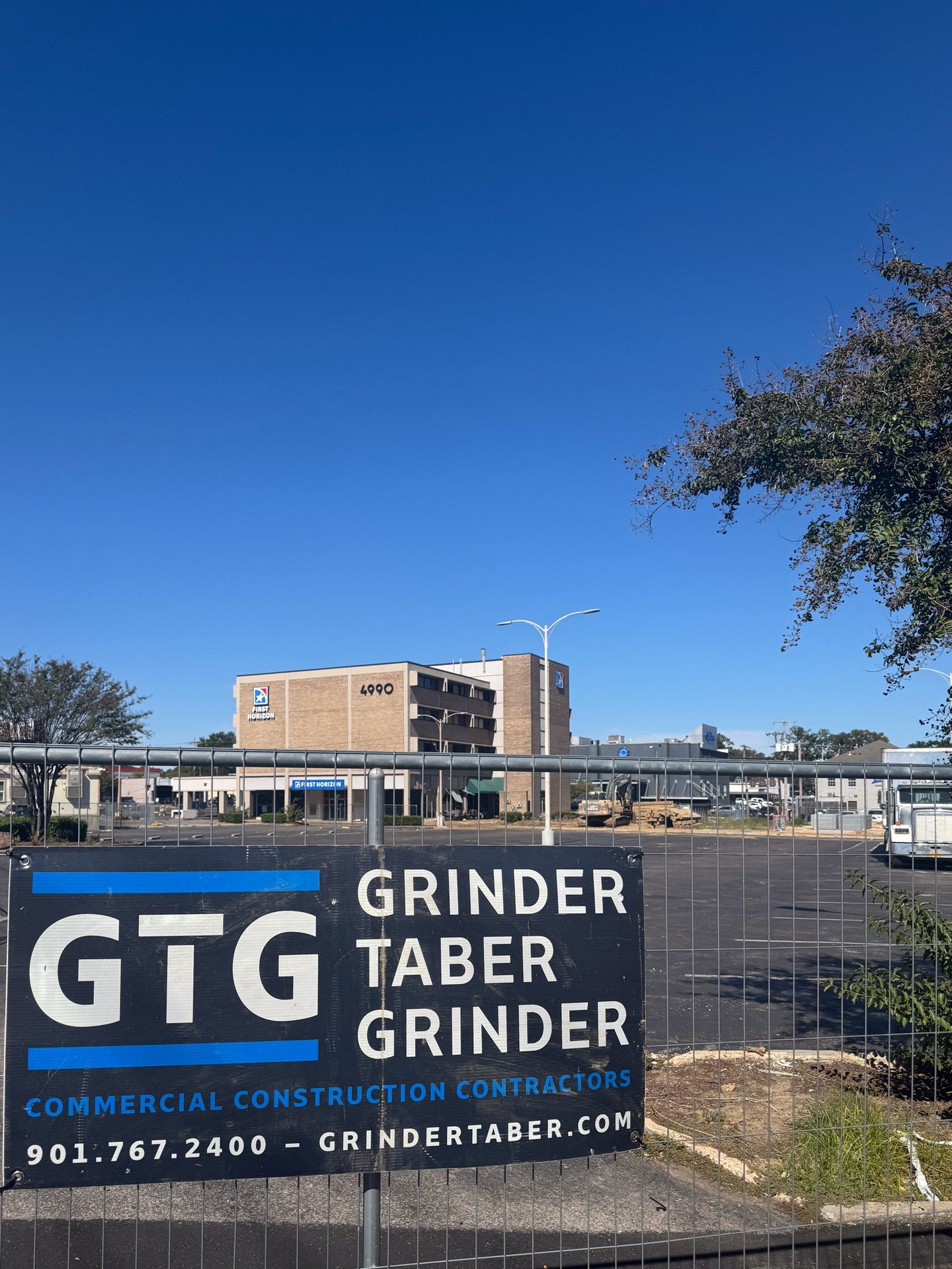 ⚠️ Sign Sighting! ⚠️ A familiar stretch of Poplar is getting a new look. Any guesses where? 👀👇

#GrinderTaber #construction #commercialcontractor #newconstruction #hardhat #memphis #midsouth #memphistn #renovation #nowhiring #joinourteam #choose901