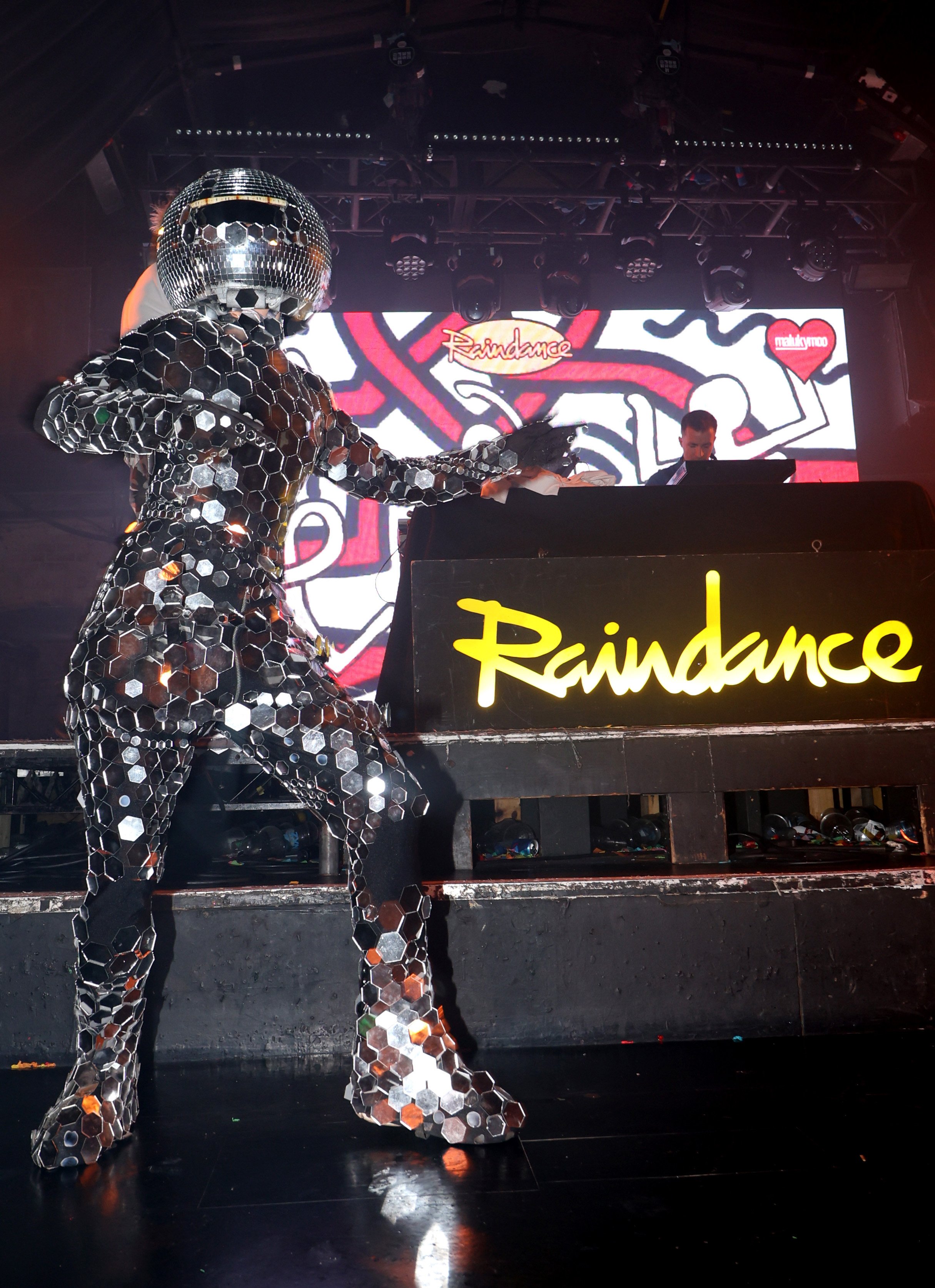 Raindance251125FRravinpix80.jpg