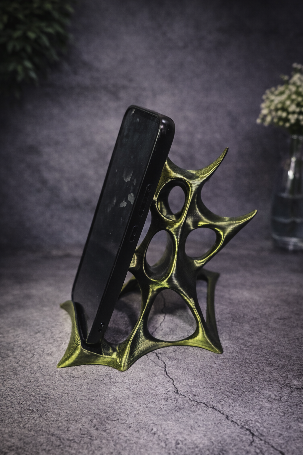 Luxurious Spikey Phone Holder - Black Gold