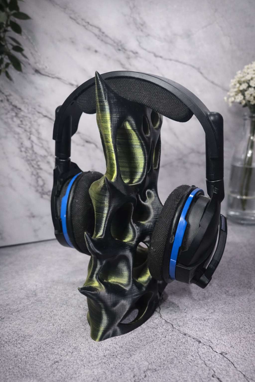 3D Printed Spikey Headphone Holder - Gold Black