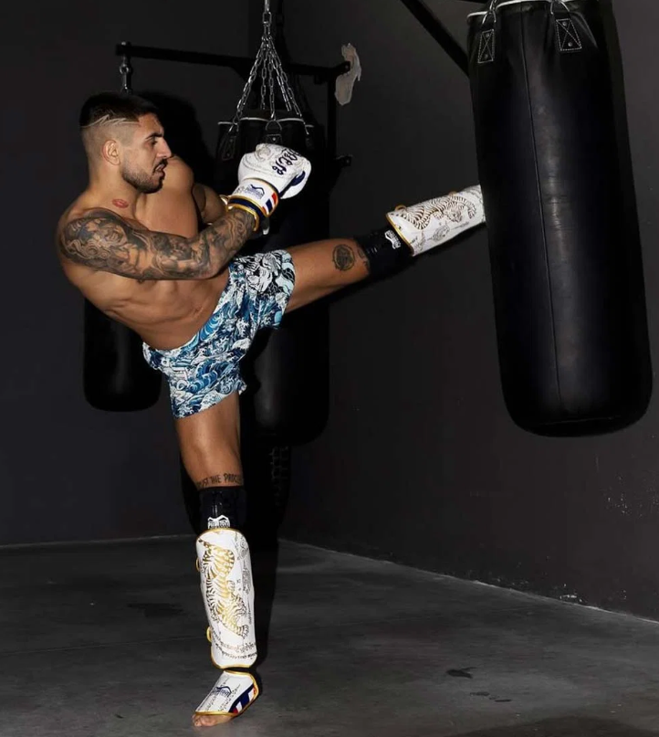 Phantom_Shinguards_Muay_Thai_White_Gold_5.png