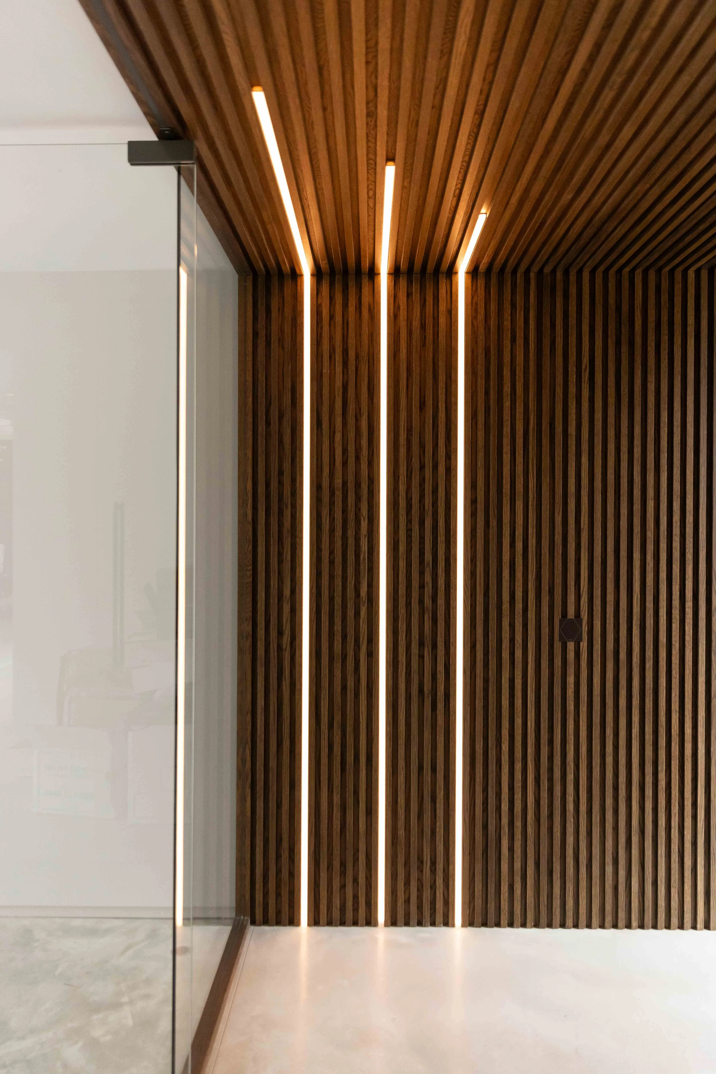 Electrician 2U-17.jpg