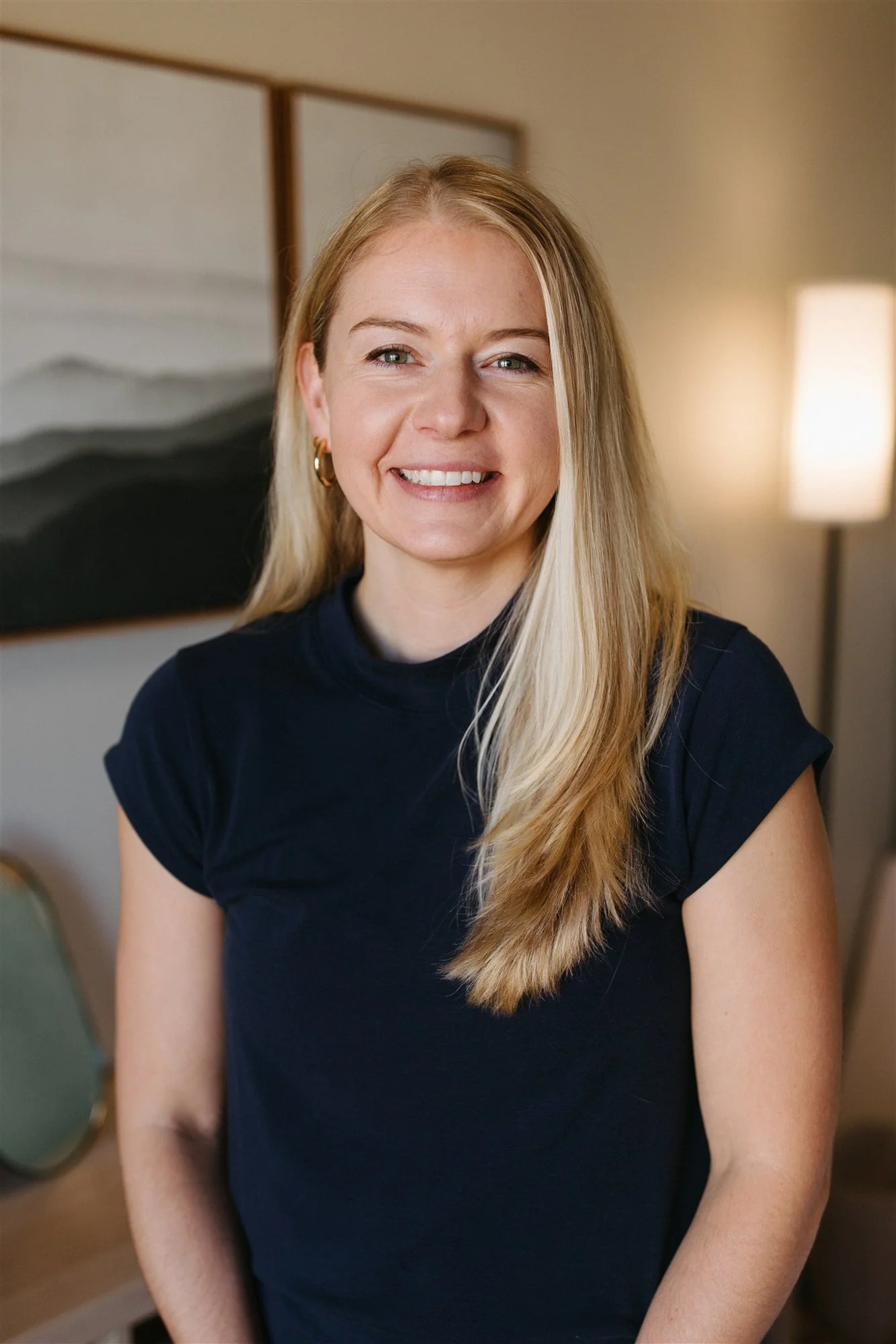 Mallory Willis, Co-Owner of peak Pelvic Health and pelvic Health physical therapist smiling at camera
