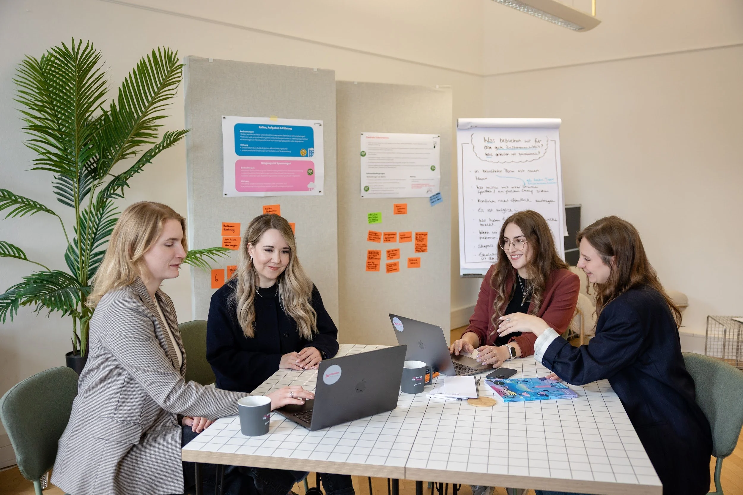 Team von jucreation im Gespräch