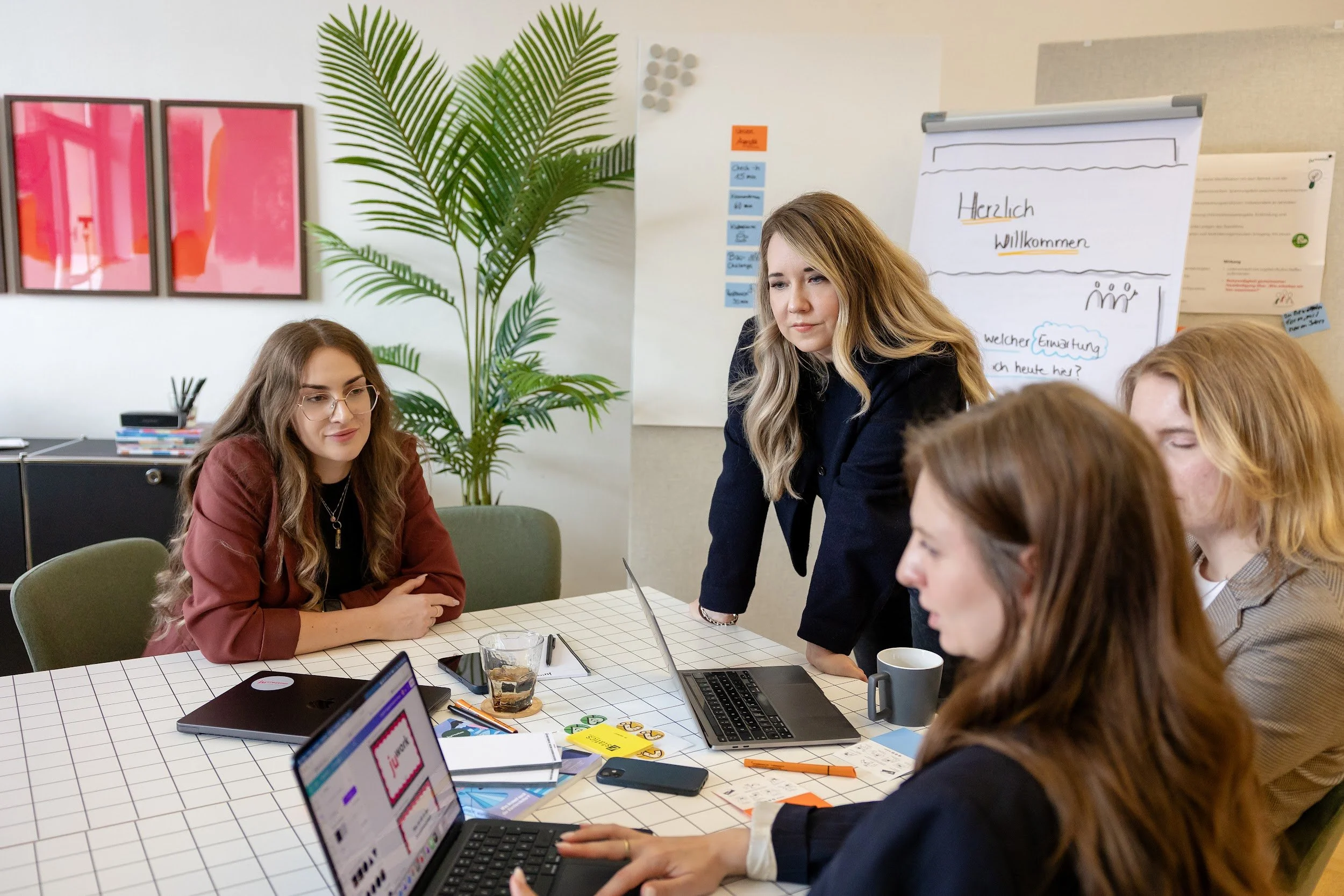 Team von jucreation am arbeiten