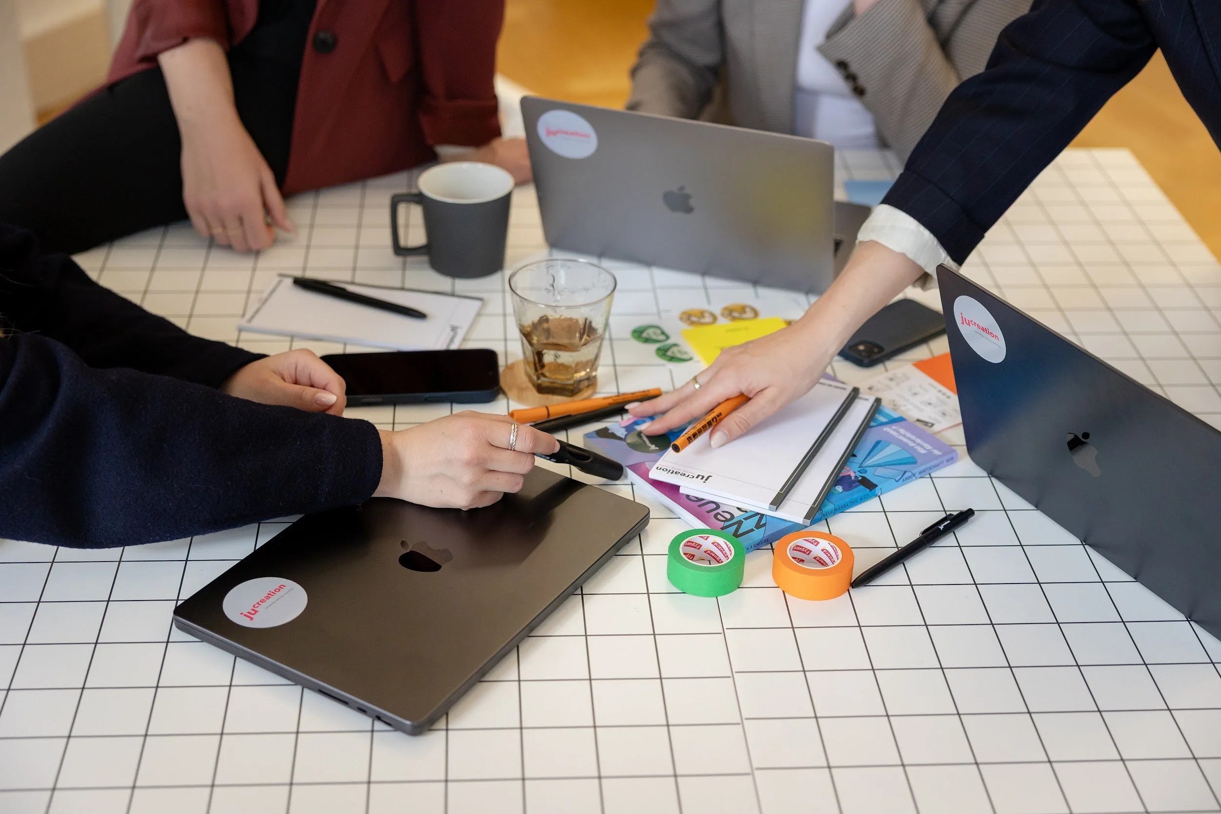Materialien auf Tisch