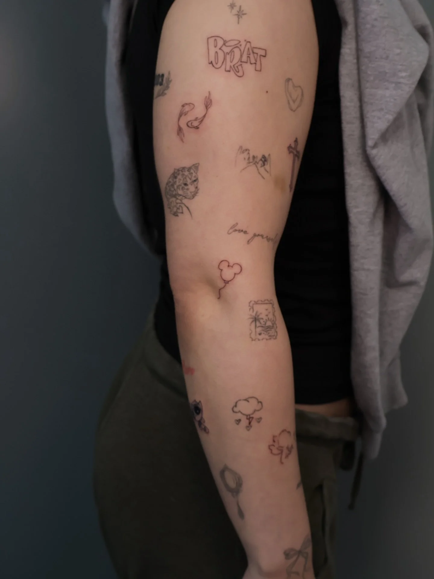 After a year+ we added some more to @haleypenalvert_ patch sleeve 💖 Some fresh &amp; some healed 🫶🏼 (cat &amp; hand writing tattoo not by me) &bull;
&bull;
&bull;
&bull;
&bull;
&bull;
Quality &amp; precision in every line✨
&bull;
&bull;
&bull;Dm @