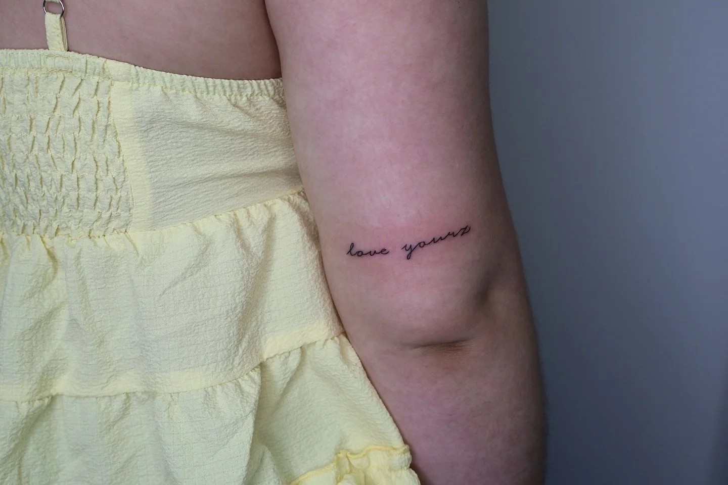 love yourz &amp; some healed flowers on @stefjulissa &bull;
&bull;
&bull;
Quality &amp; precision in every line✨
&bull;
&bull;
&bull;Dm @livinkedstudio.co to book
&bull;Booth rental available 
&bull;
&bull;
&bull; 
&bull;
&bull;
#newyorktattoo #longi