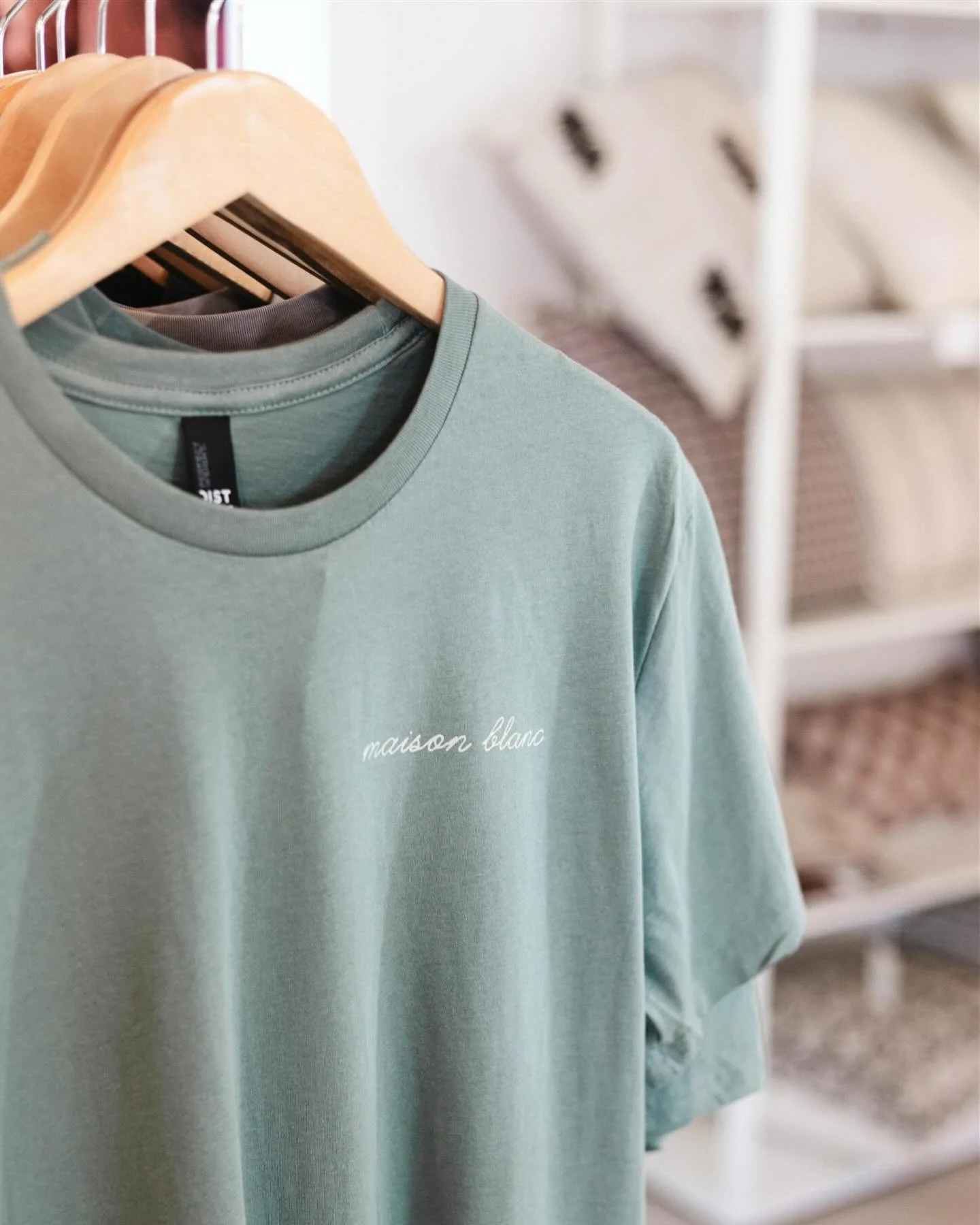 Eye spy something greenish blue 👀🩵

More photos from the @maisonblancshops grand opening! ✨

One of my favorite things about brand imagery is the art of using COLORS. Even subtle colors make a difference in how a brand is perceived, and consistent 