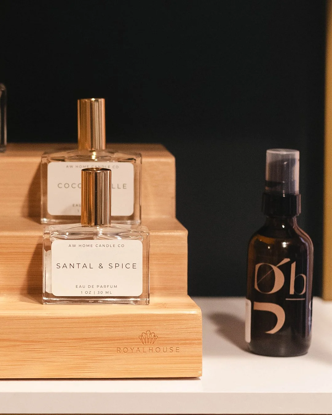 I spy with my little eye: subtle hints of gold ✨
&ndash;
From the archive.
Found at @maisonblancshops 

#lifestylephotography #brandphotographer #productphotography #smallbusinessmichigan #grandrapidsproductphotography