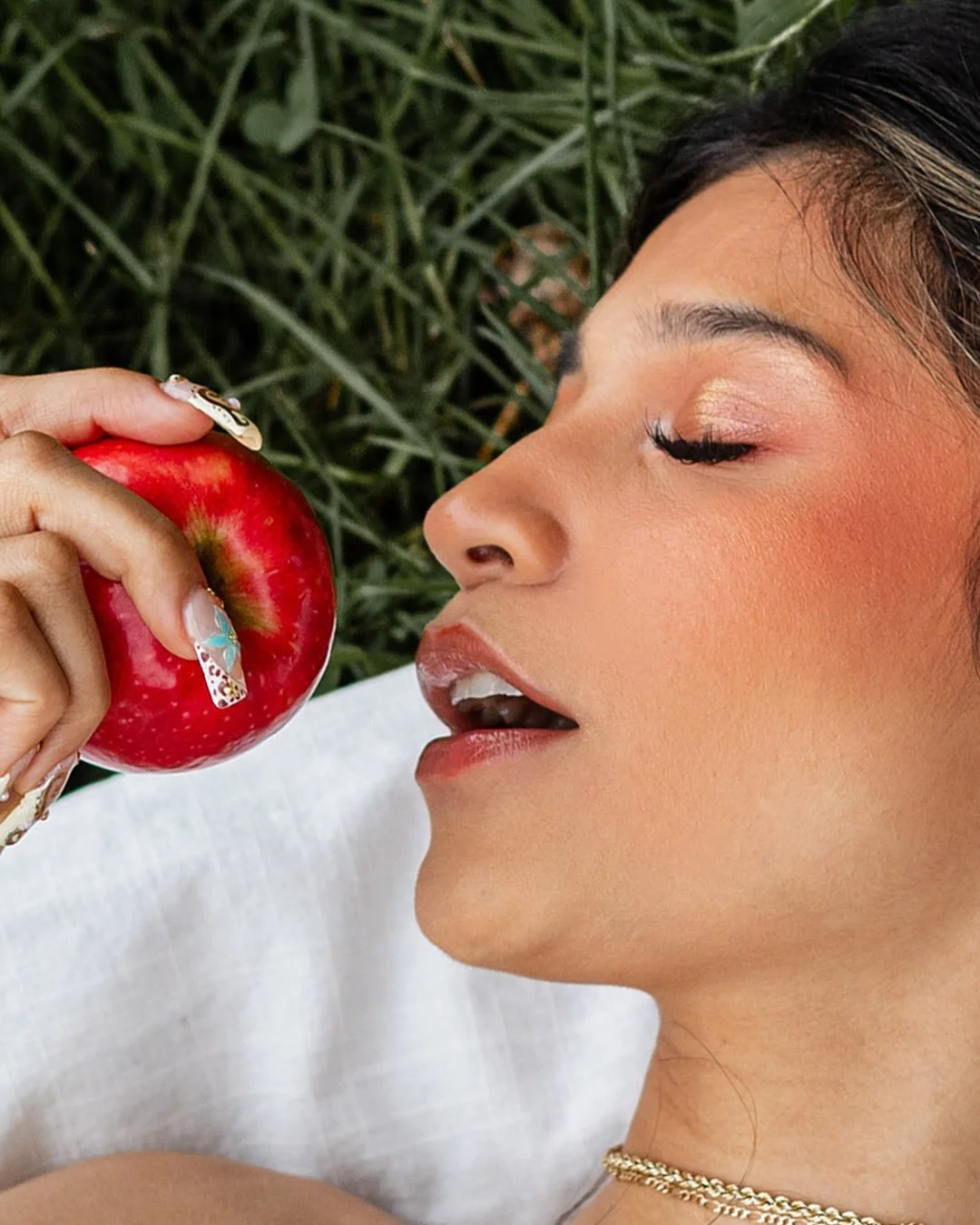 An apple a day keeps the bad vibes away.

&mdash;

Model: @aileenwrldd 
Hair &amp; Makeup: @chinv_xo 
Creative Direction: @castingshadows.co 
Photographer: @castingshadows.co 

Fruit: @aldiusa 
Location: @robinettesapplehaus 
Dress: @ohpolly 

#fashi