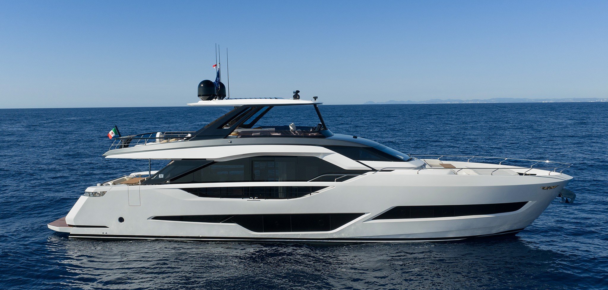 Ferretti 800: The Italian Flybridge That Redefined 80 Feet