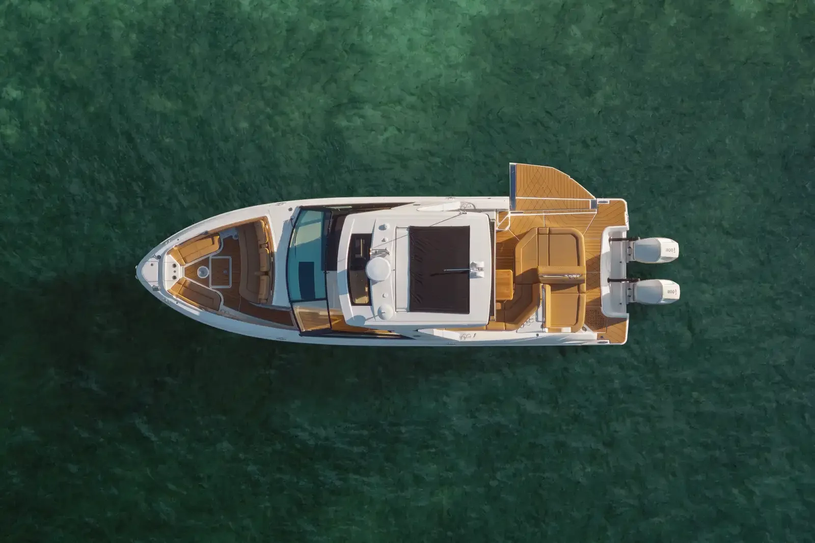 The Sea Ray SLX 400 Outboard — Where Performance Meets Versatility