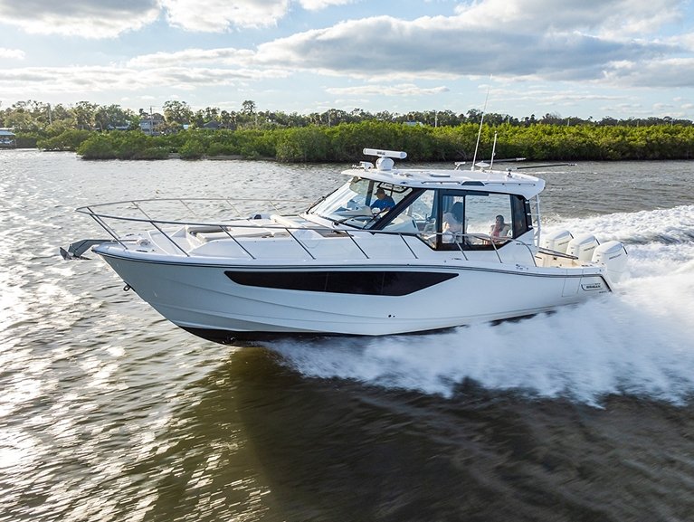 Boston Whaler 405 Conquest — The Offshore Cruiser That Doesn’t Compromise
