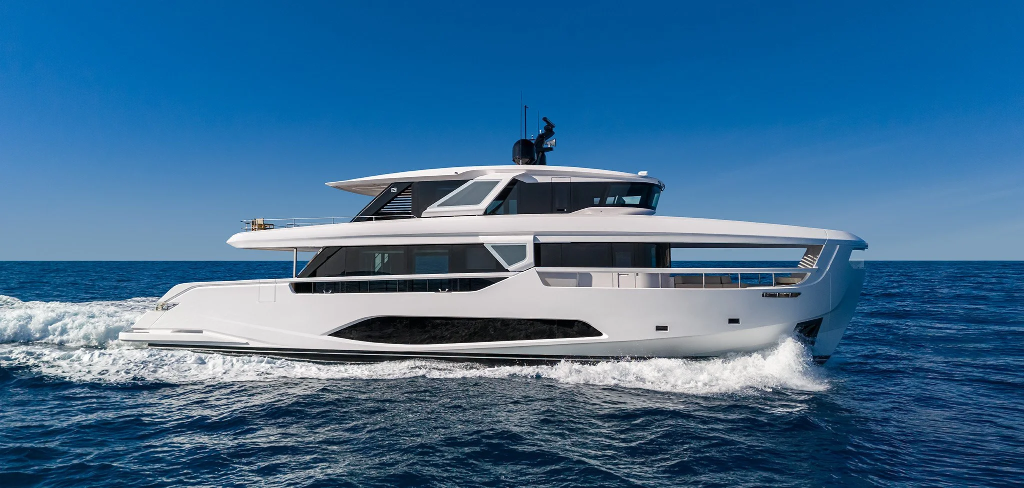 Ferretti Infynito 80: The All-Season Yacht That Redefines 80-Foot Luxury