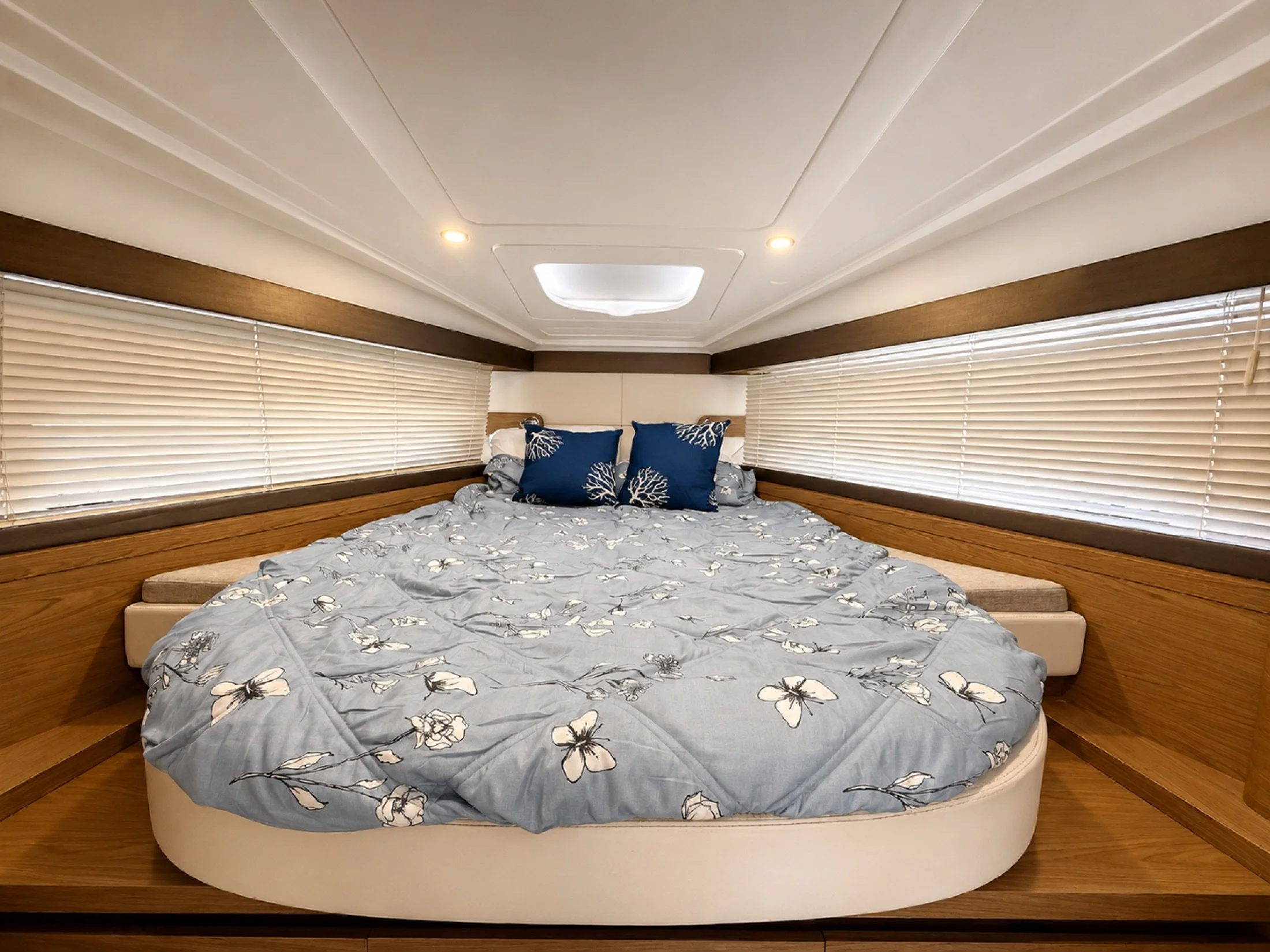 17-guest-stateroom.jpg