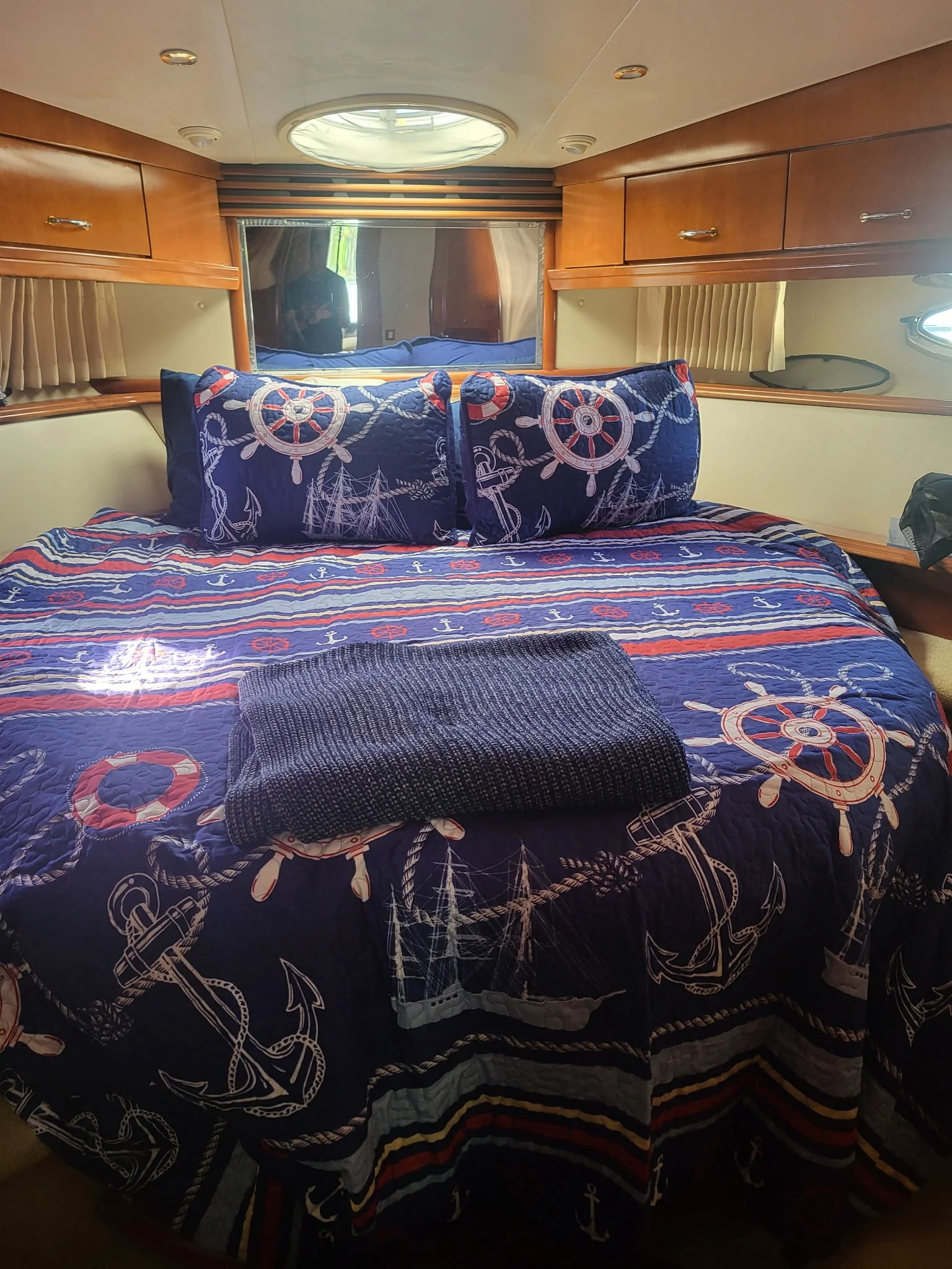 28-master-stateroom.jpg