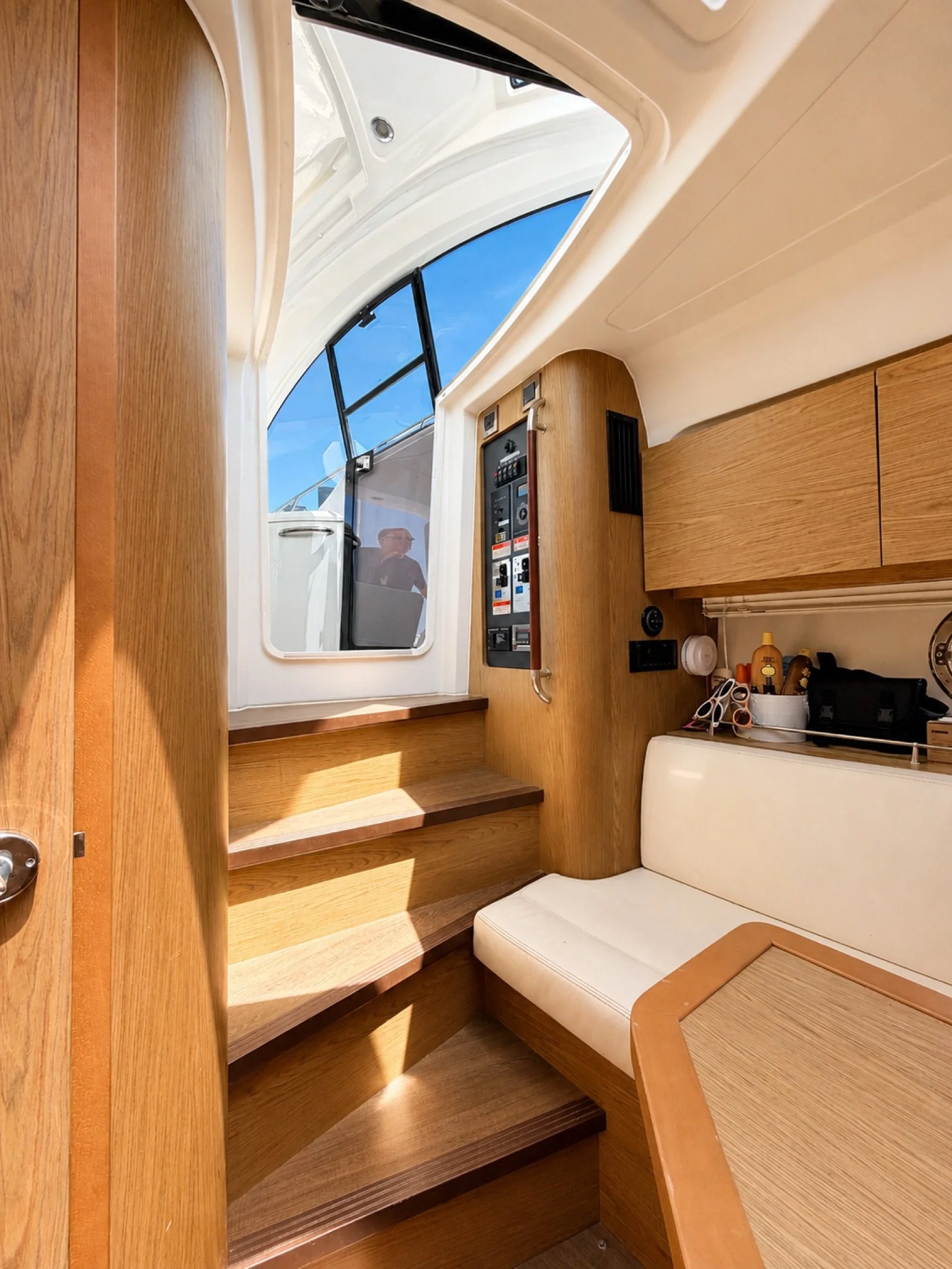 20-companionway.jpg