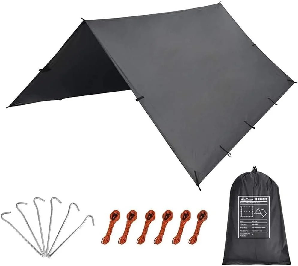La bâche de camping est un abri polyvalent qui peut être utilisé de plusieurs façons comme pour un auvent solaire ou une bâche de protection contre la pluie.