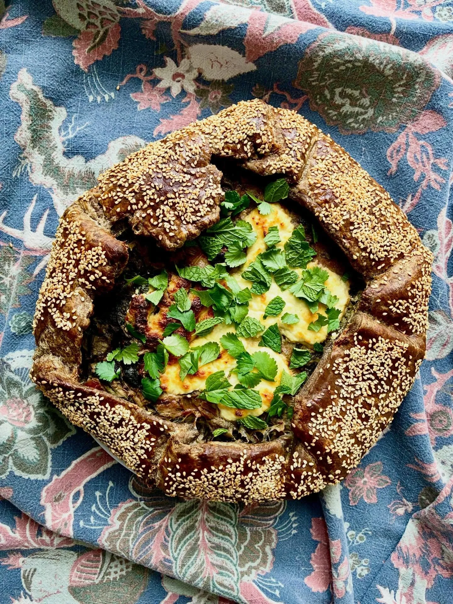 I am so honored to have not one but THREE spring recipes published in the latest edition of @ediblephilly!
🥧First up: a Swiss Chard &amp; Rhubarb Galette with a Buckwheat Crust. I thought I would try something a little different &amp; give youse a l