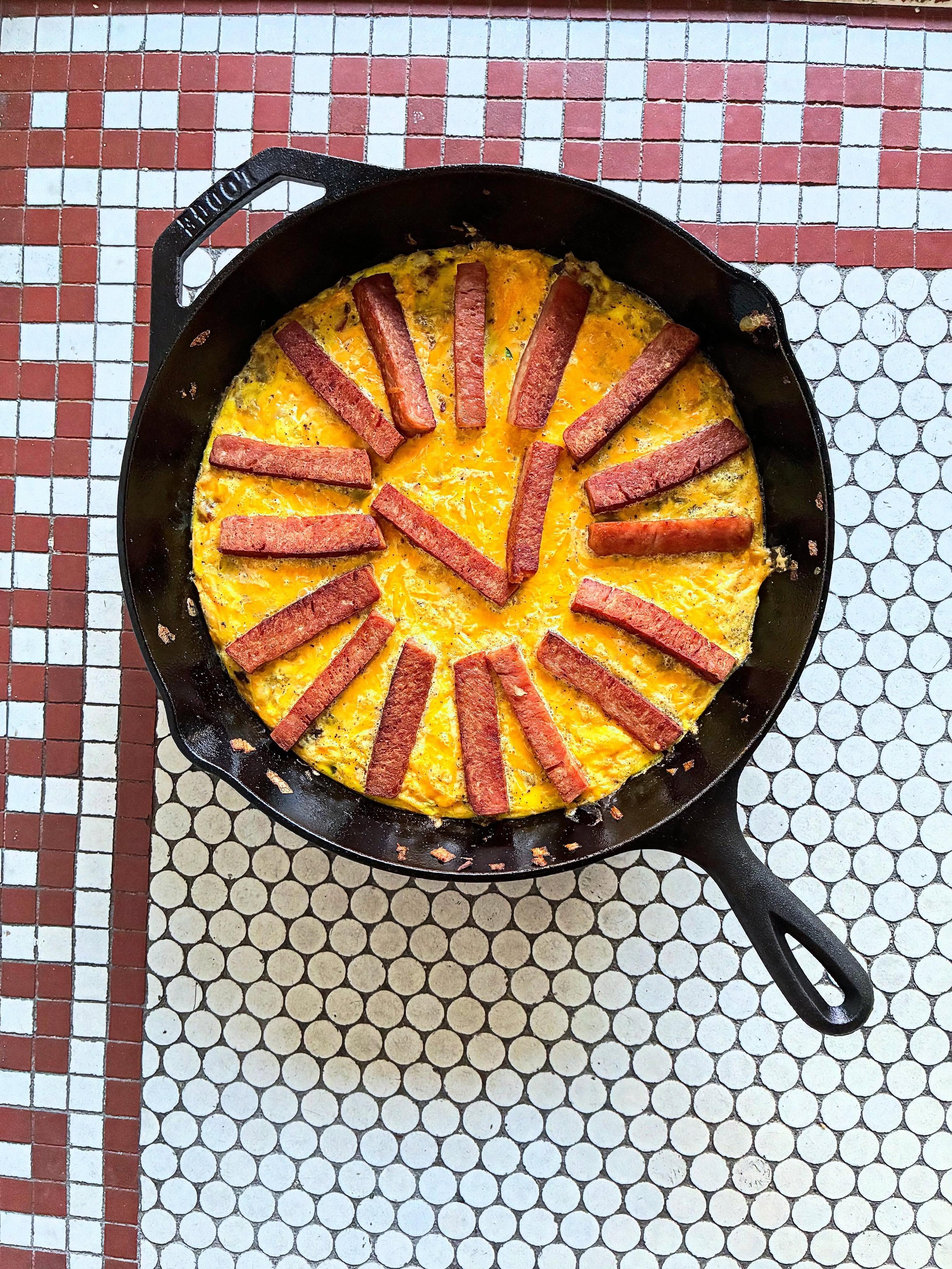 I&rsquo;m thrilled to moderate a discussion with TikTok star and cookbook author @thisfellow about his new cookbook, Retro Recipes, on June 3rd, 2026 @bindingagents!
💫Pictured here is the Family Skillet Dinner from Retro Recipes featuring one of my 