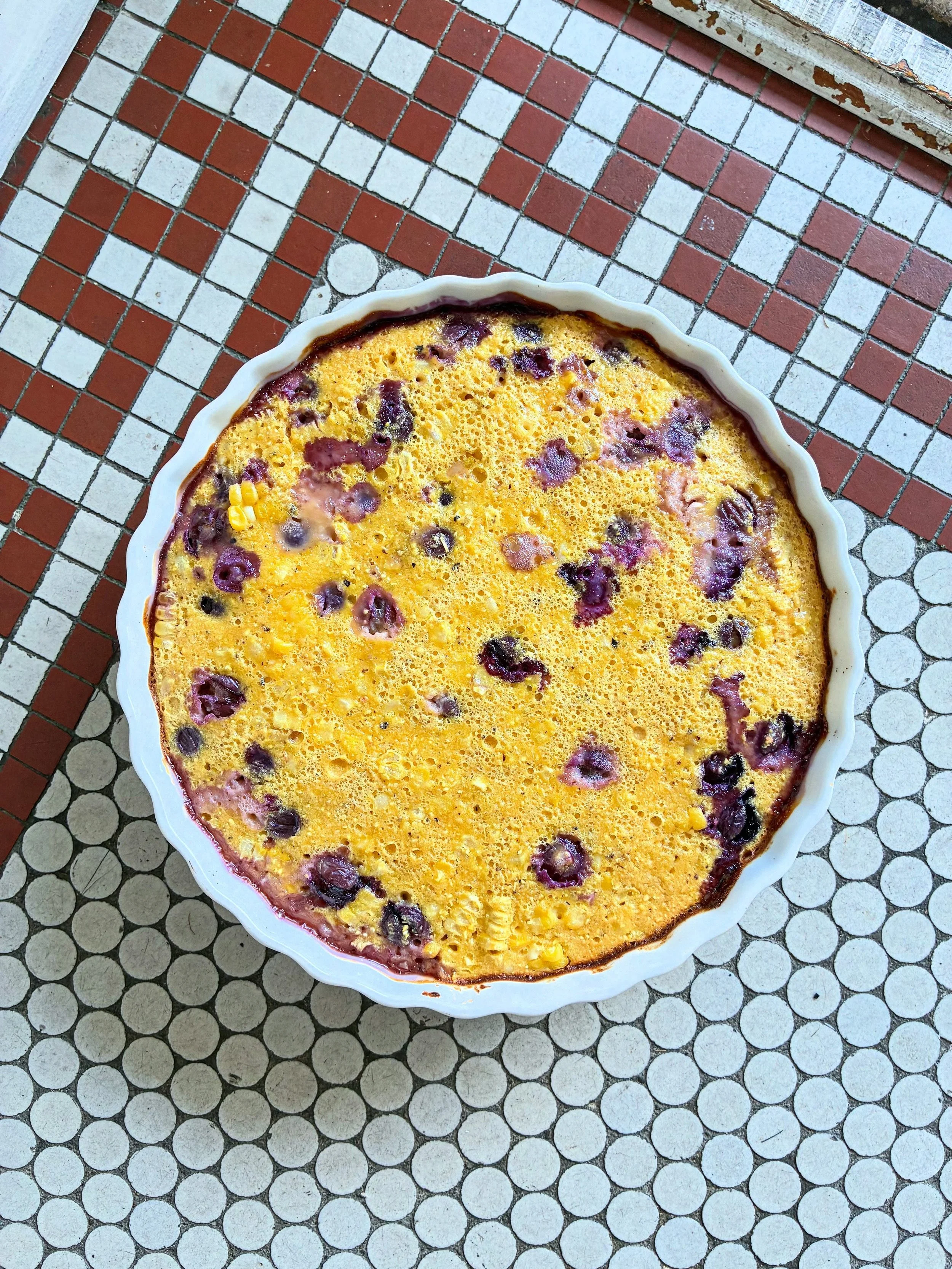 🍇Concord grape &amp; corn clafoutis: I subbed cornmeal for almond flour and blended kernels into the batter, then dotted it with Concord grapes and even MORE kernels for a sweet, corny August breakfast
📚My recipe-testing assistant uses my notebook 