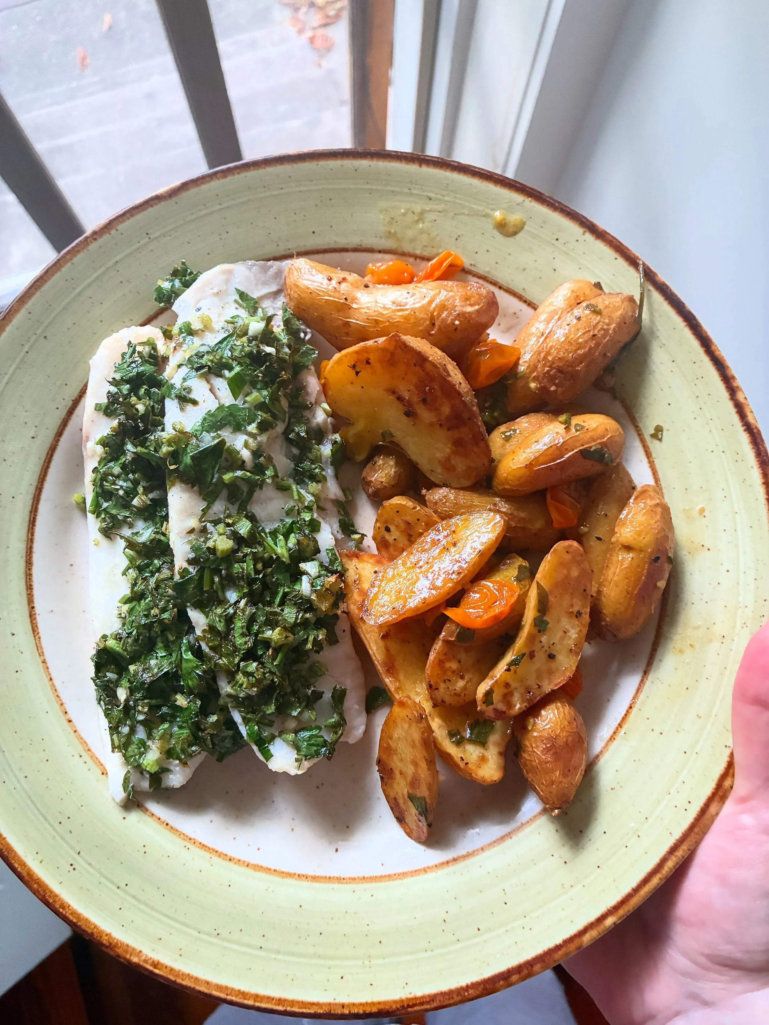 September, you beautiful sonnabitch
🥔 Sheet Pan Halibut with Gremolata, Blistered Tomatoes &amp; Crispy Fingerling Potatoes, recipe @carochambers Make It Fast
🍳The breakfast sandwich of my dreams @manongphilly: house made Spam, hash brown, fluffy e