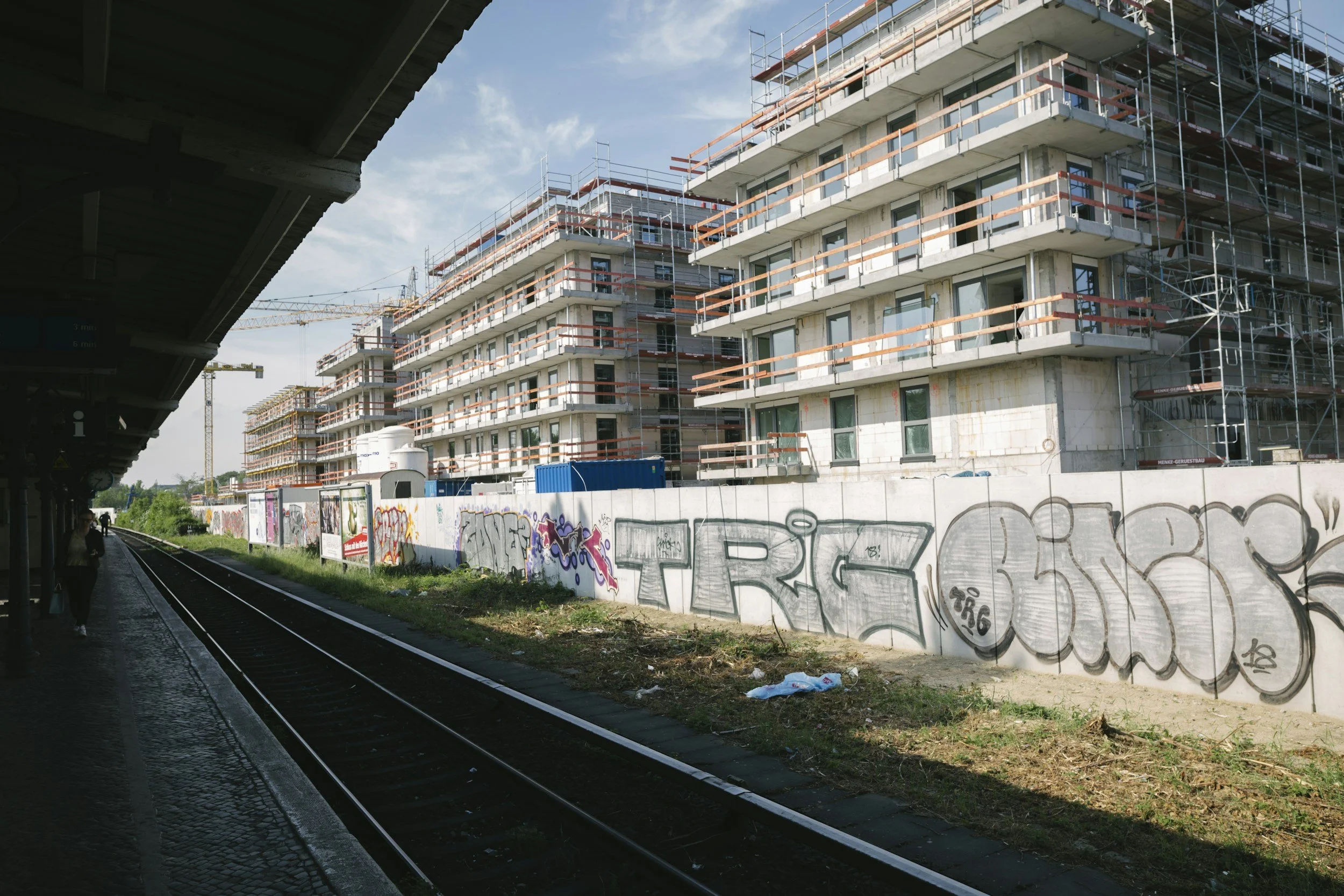 A scaffold structure built next to train tracks
