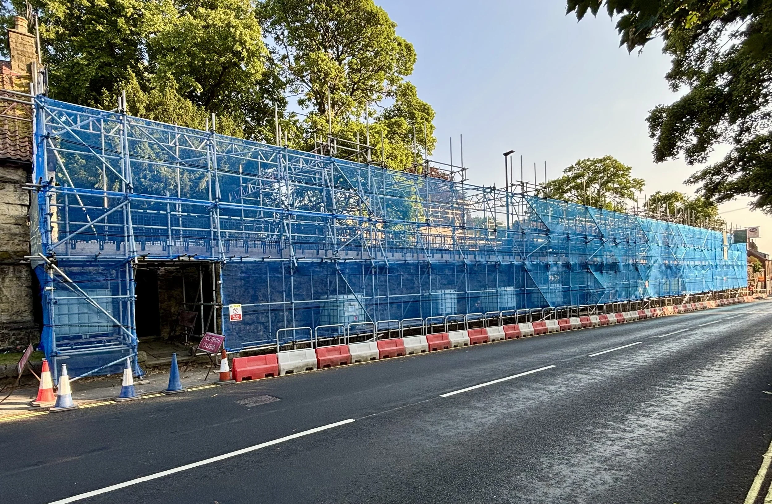 facade shore and access scaffold