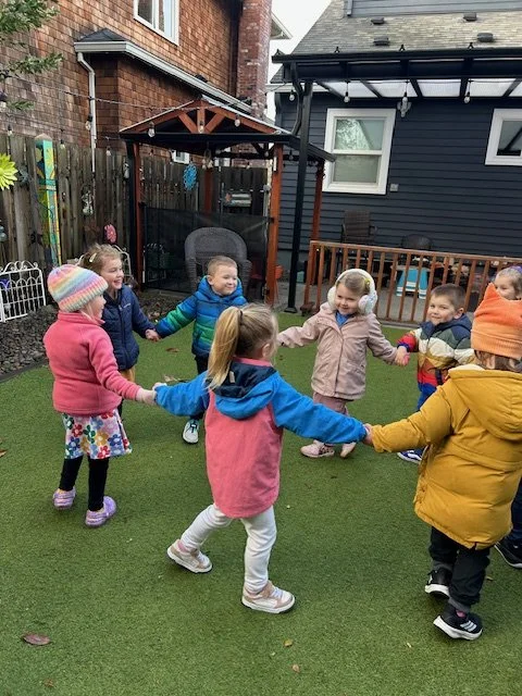 Kids holding hands in a circle at Beaumont Children's Center bilingual Chinese preschool in Portland, Oregon