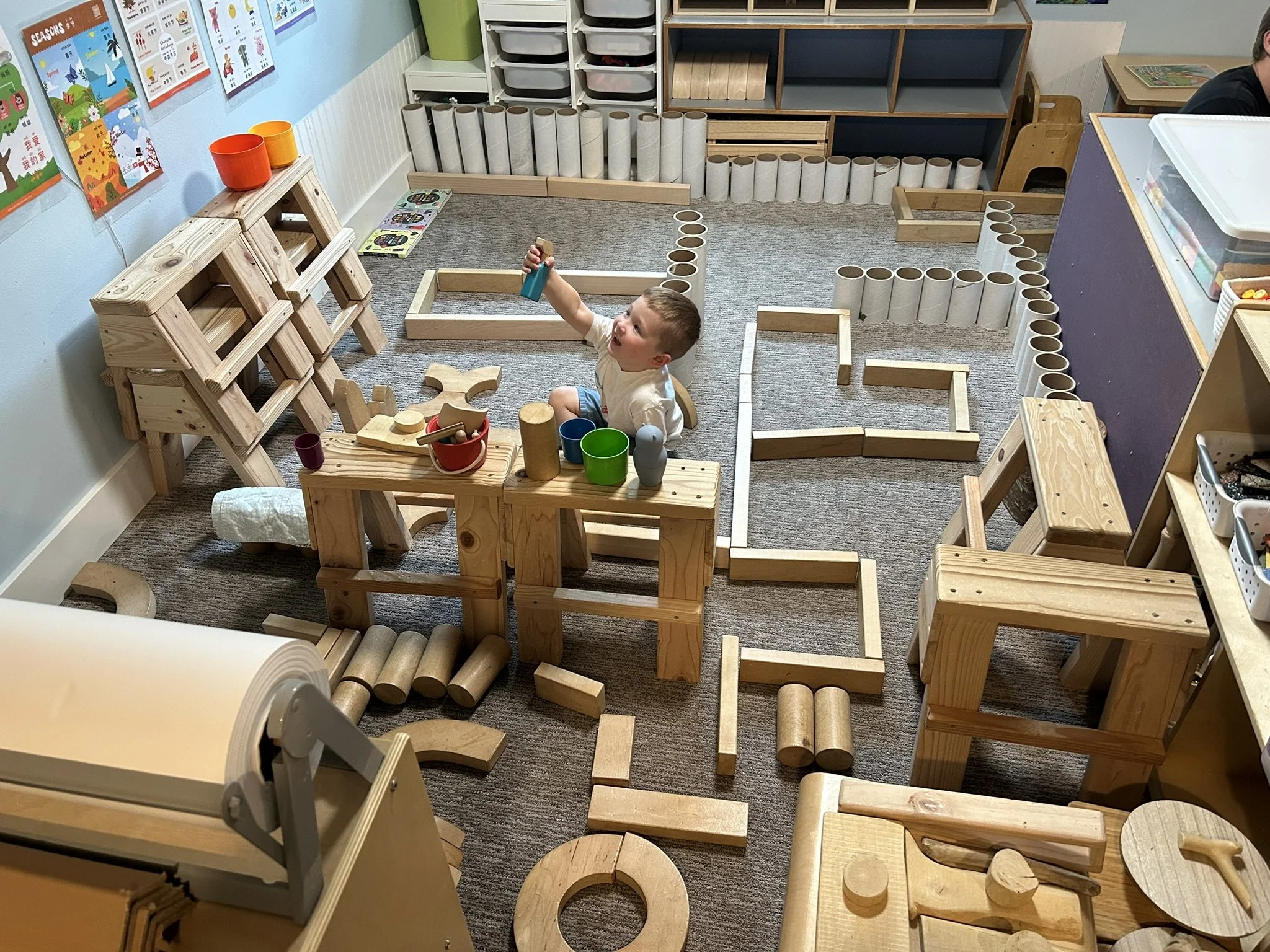 Child-led block playing at Beaumont Children's Center bilingual Chinese preschool in Portland, Oregon