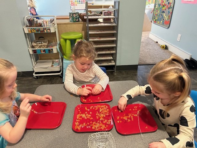 Children-led beading crafts at Beaumont Children's Center bilingual Chinese preschool in Portland, Oregon