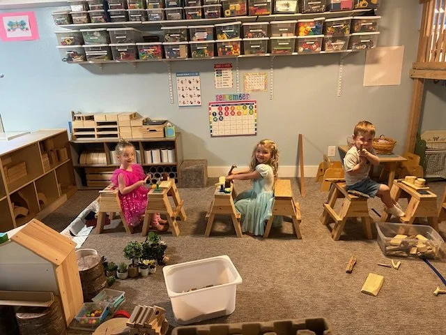 Kids playing with blocks at Beaumont Children's Center bilingual Chinese preschool in Portland, Oregon