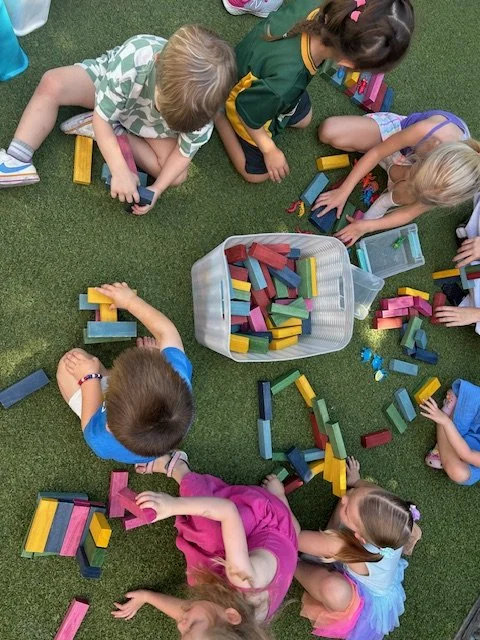 Kids playing with blocks outside at Beaumont Children's Center bilingual Chinese preschool in Portland, Oregon