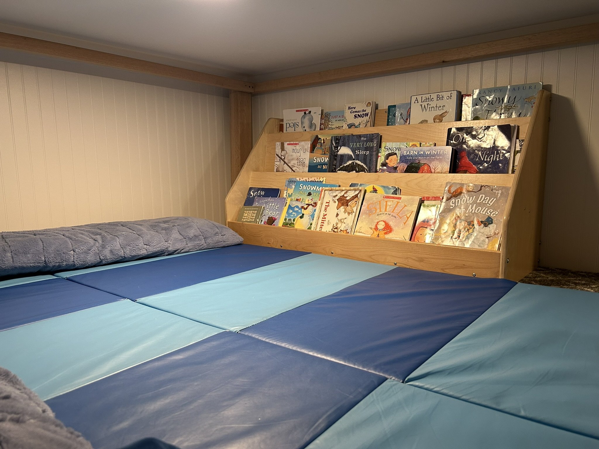 The reading area at Beaumont Children's Center bilingual Chinese preschool in Portland, Oregon