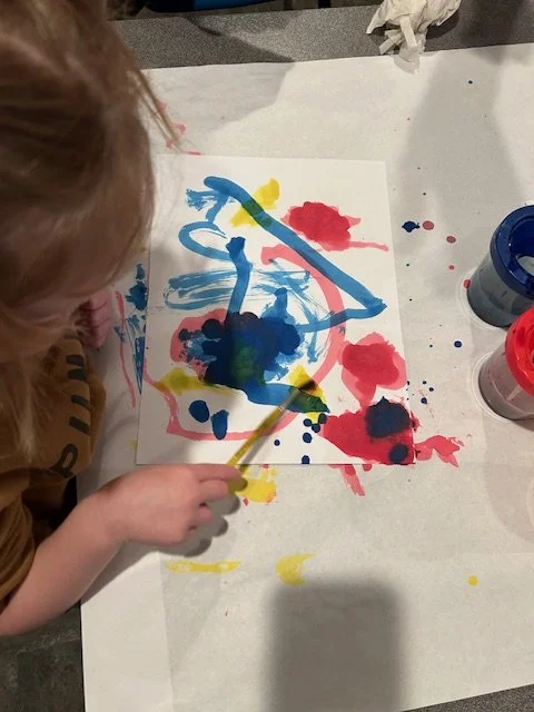 Kids painting at Beaumont Children's Center bilingual Chinese preschool in Portland, Oregon