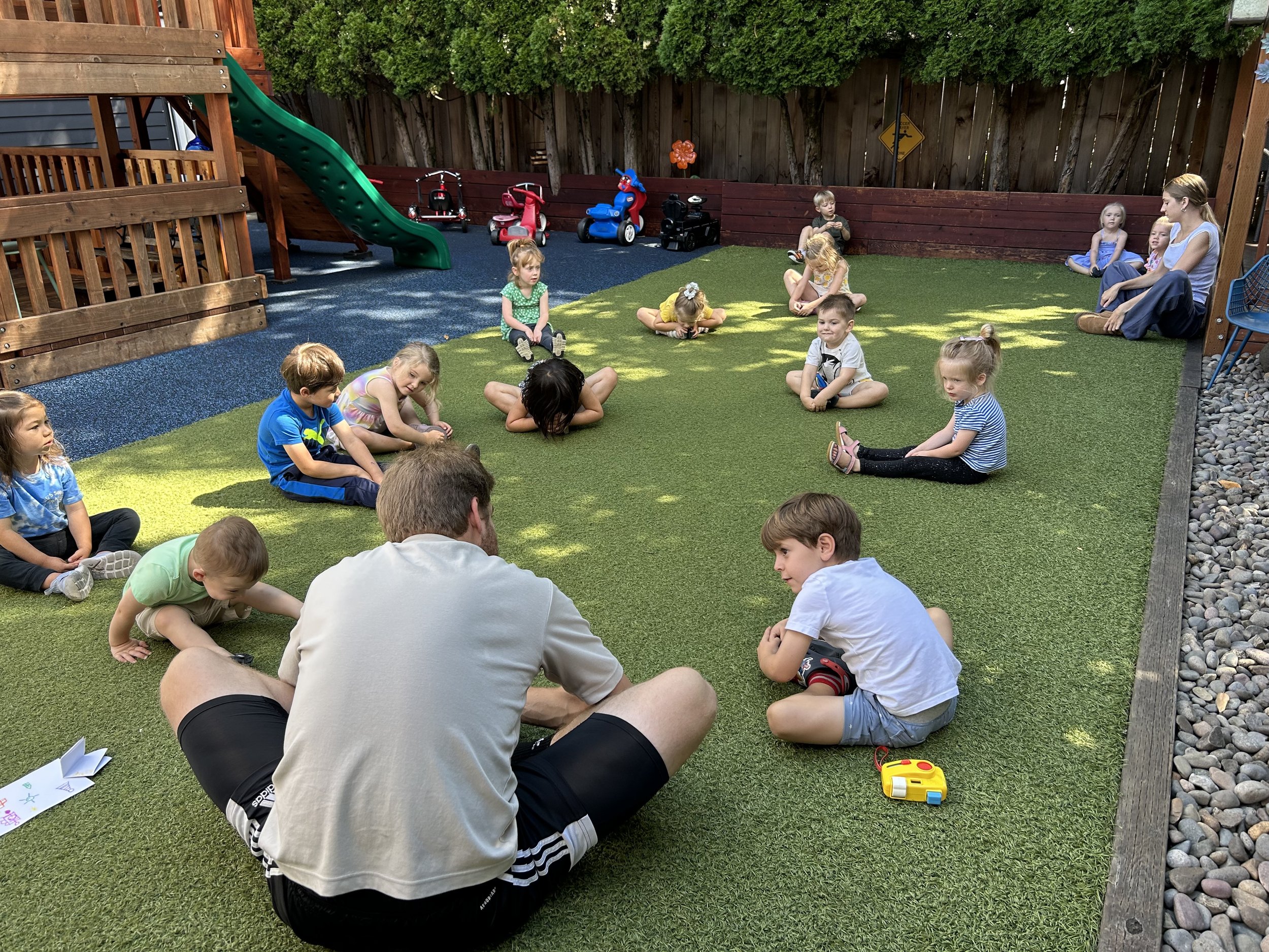 Kids and teacher doing yoga outside at Beaumont Children's Center bilingual Chinese preschool in Portland, Oregon