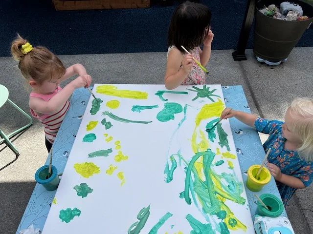 Kids painting outside at Beaumont Children's Center bilingual Chinese preschool in Portland, Oregon