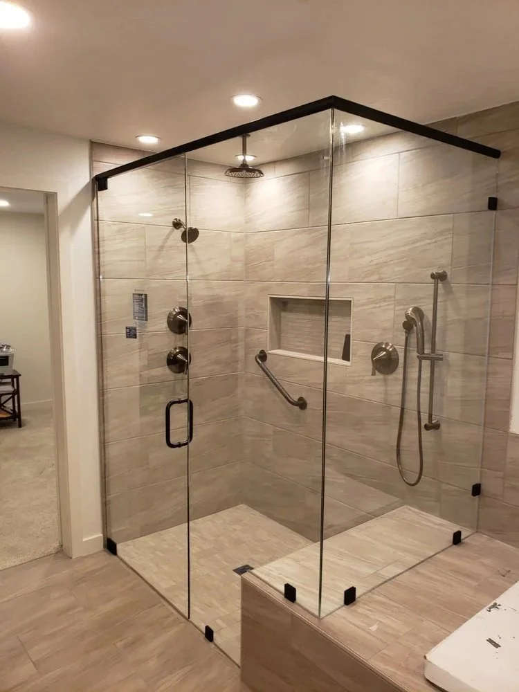 90 degree shower with matte black clamps and header