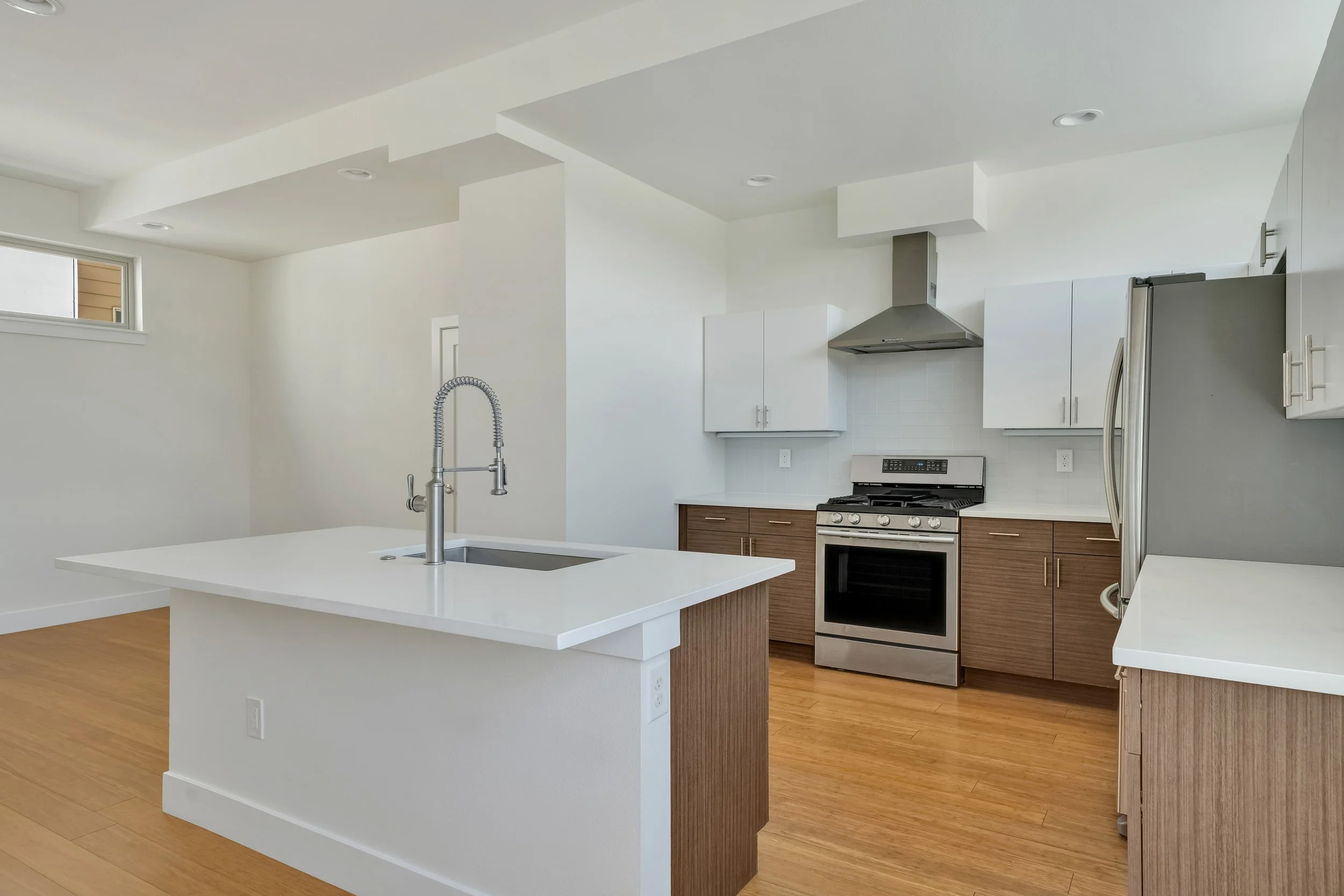 1208 Perry St(MLS)-8.jpg