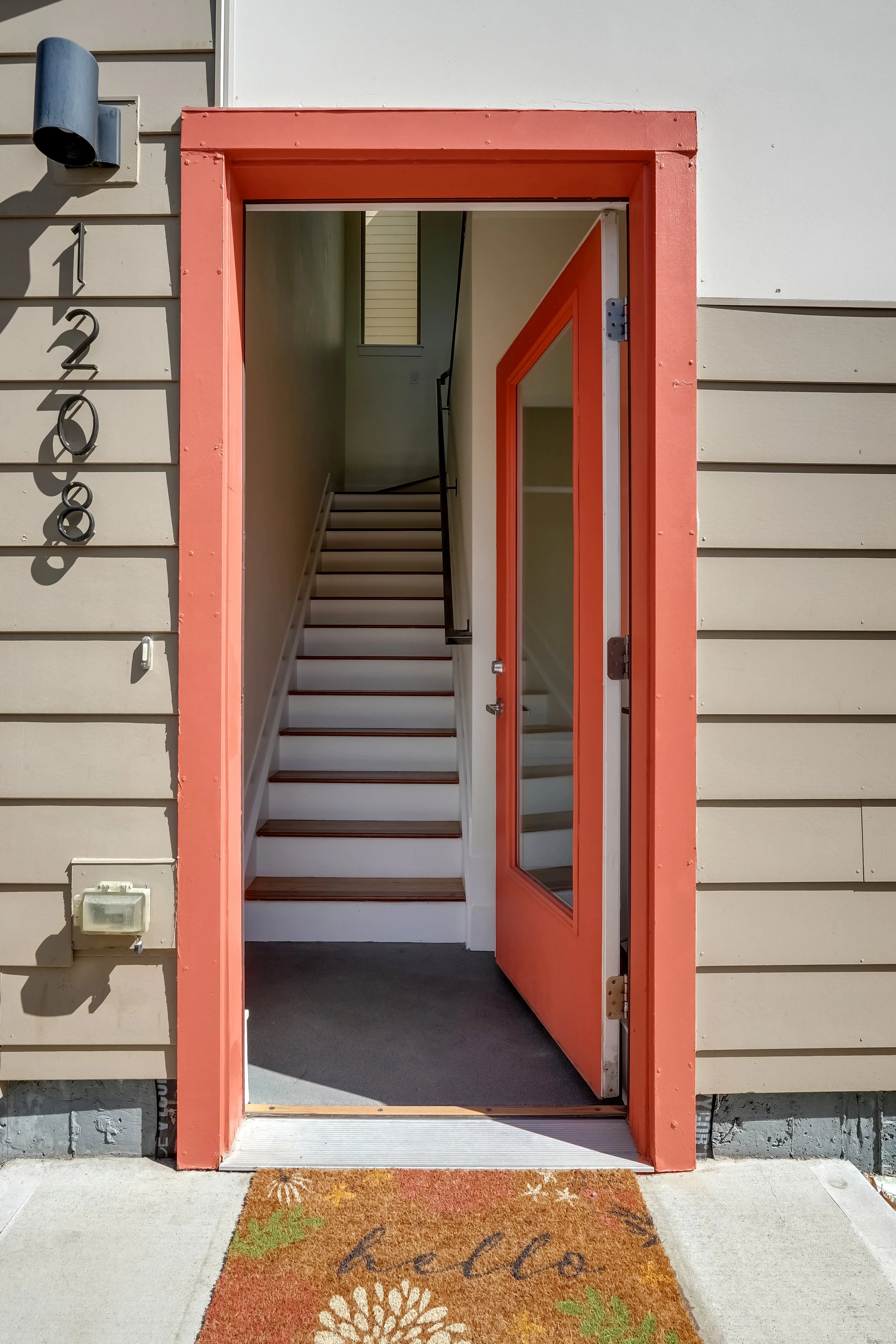 1208 Perry St(MLS)-2.jpg