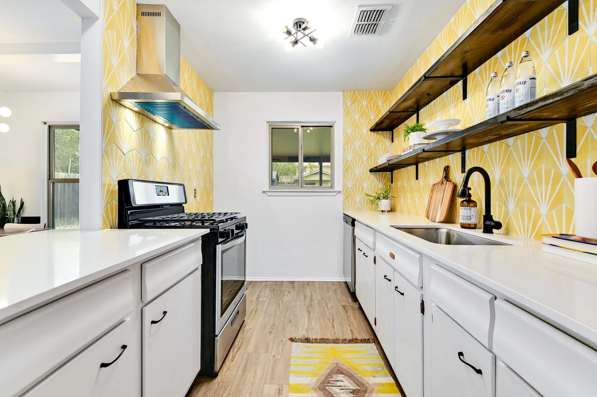 014-400978-608 Amesbury 14_10904229.jpg